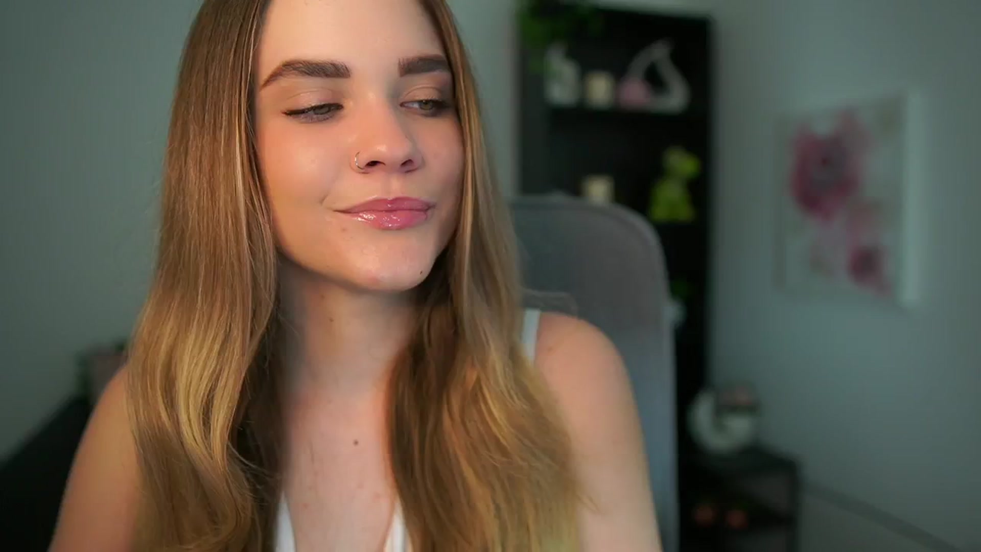 Gallery image thumbnail from Skyla_Novea_'s myfreecams stream on, 05/06/2024, 13:39 image 8 of 20