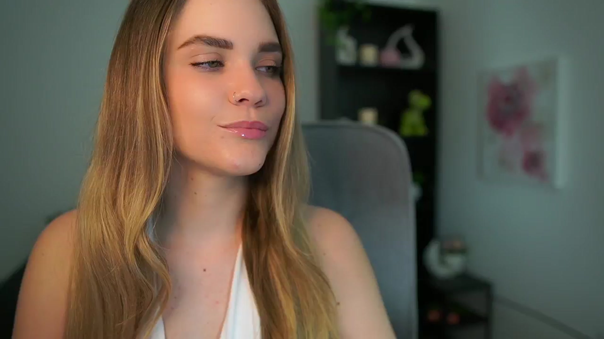 Gallery image thumbnail from Skyla_Novea_'s myfreecams stream on, 05/06/2024, 13:39 image 9 of 20