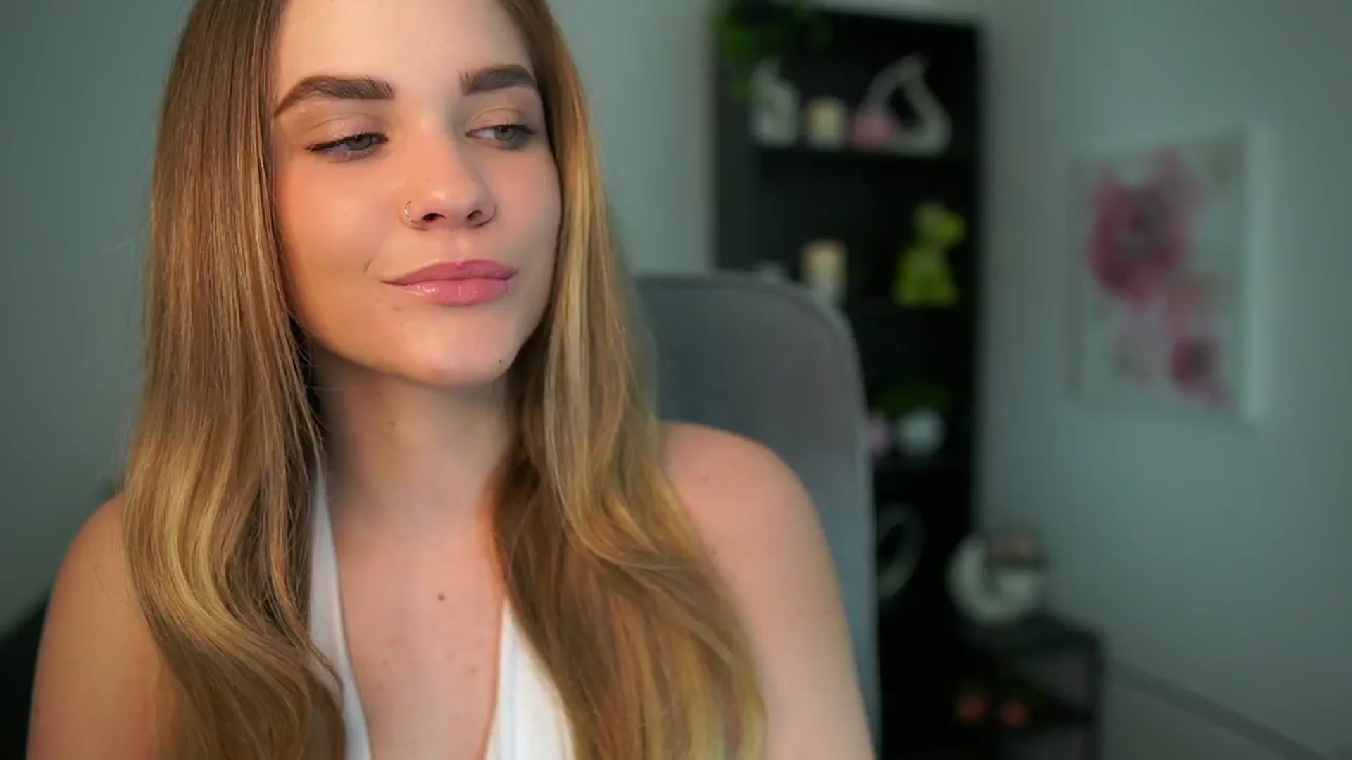 Gallery image thumbnail from Skyla_Novea_'s myfreecams stream on, 05/06/2024, 13:39 image 5 of 20