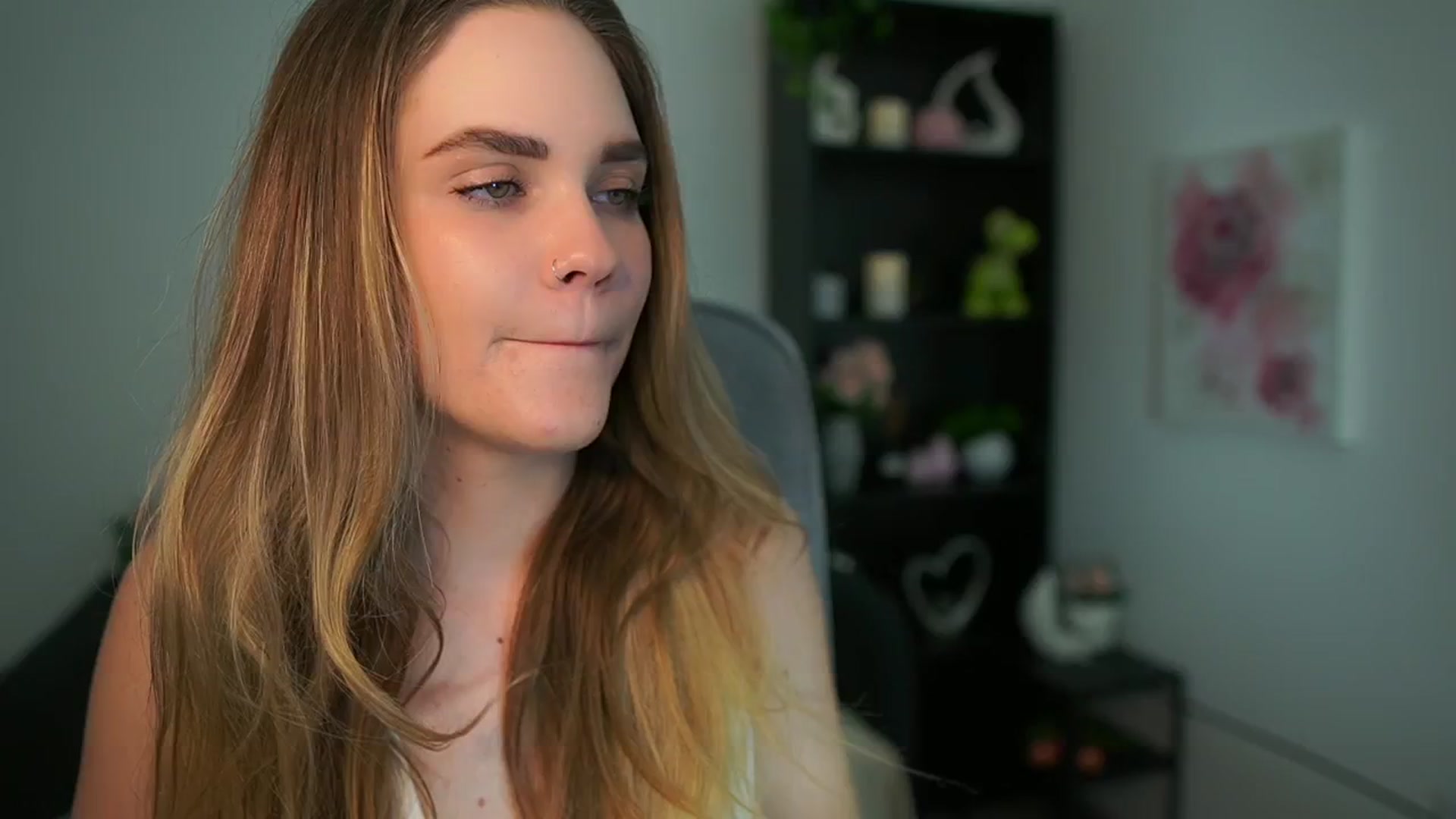 Gallery image thumbnail from Skyla_Novea_'s myfreecams stream on, 05/06/2024, 14:37 image 16 of 20