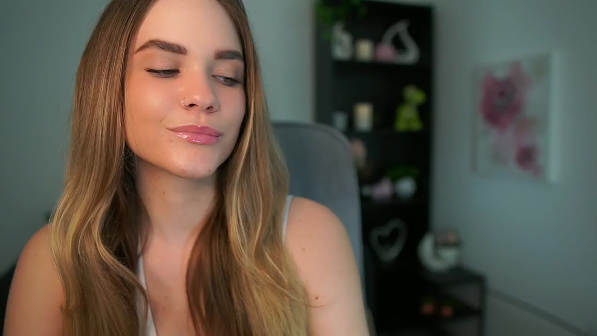 Gallery image thumbnail from Skyla_Novea_'s myfreecams stream on, 05/06/2024, 14:37 image 9 of 20