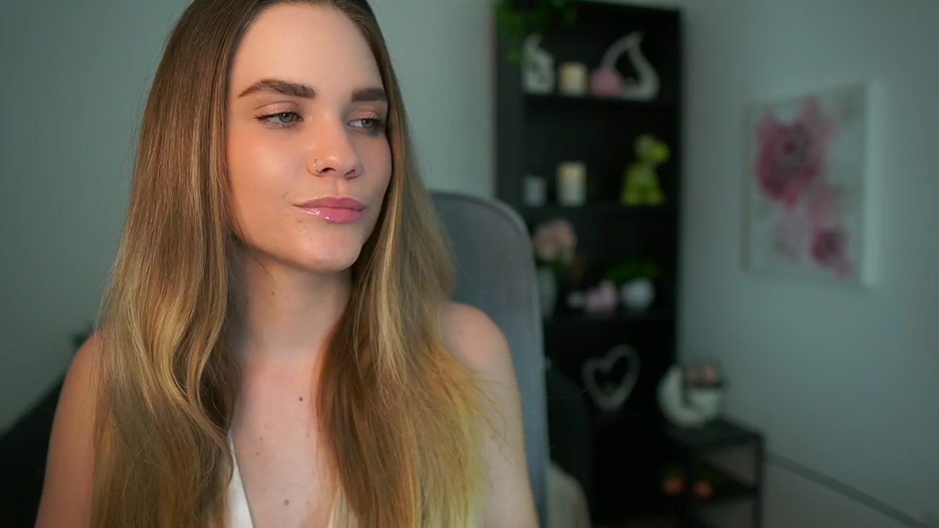 Gallery image thumbnail from Skyla_Novea_'s myfreecams stream on, 05/06/2024, 14:37 image 20 of 20