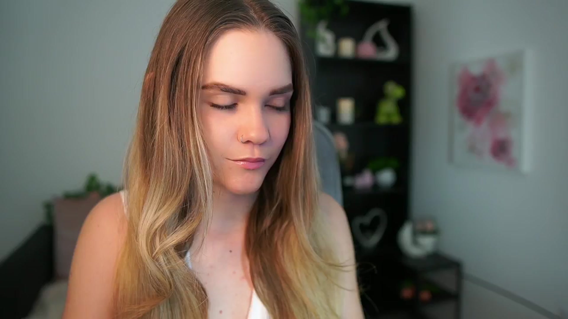 Gallery image thumbnail from Skyla_Novea_'s myfreecams stream on, 05/06/2024, 14:37 image 4 of 20