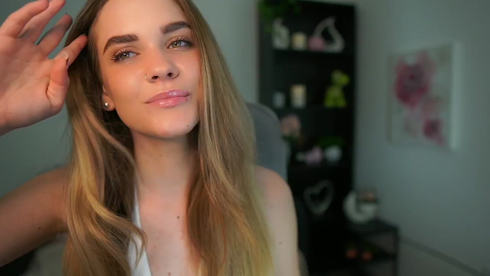 Gallery image thumbnail from Skyla_Novea_'s myfreecams stream on, 05/06/2024, 14:37 image 1 of 20