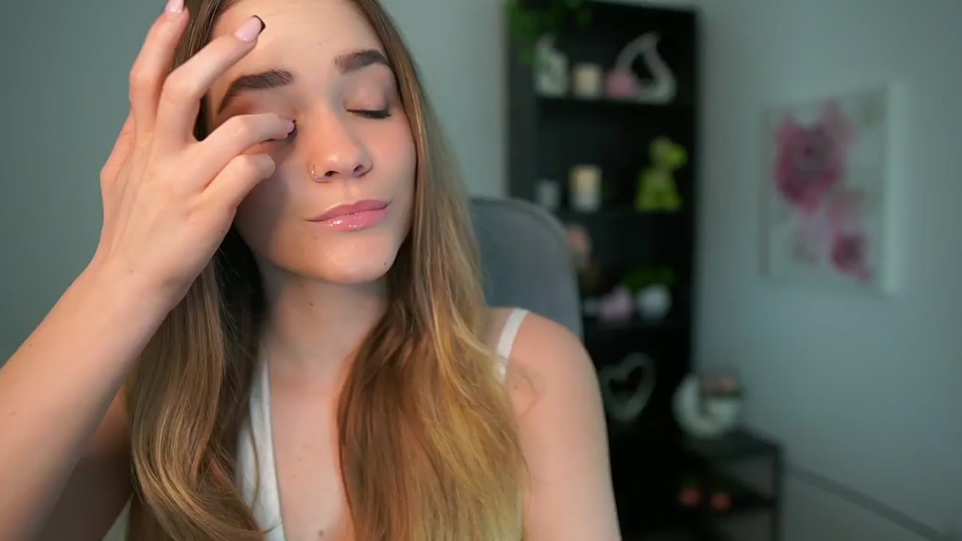 Gallery image thumbnail from Skyla_Novea_'s myfreecams stream on, 05/06/2024, 14:37 image 8 of 20