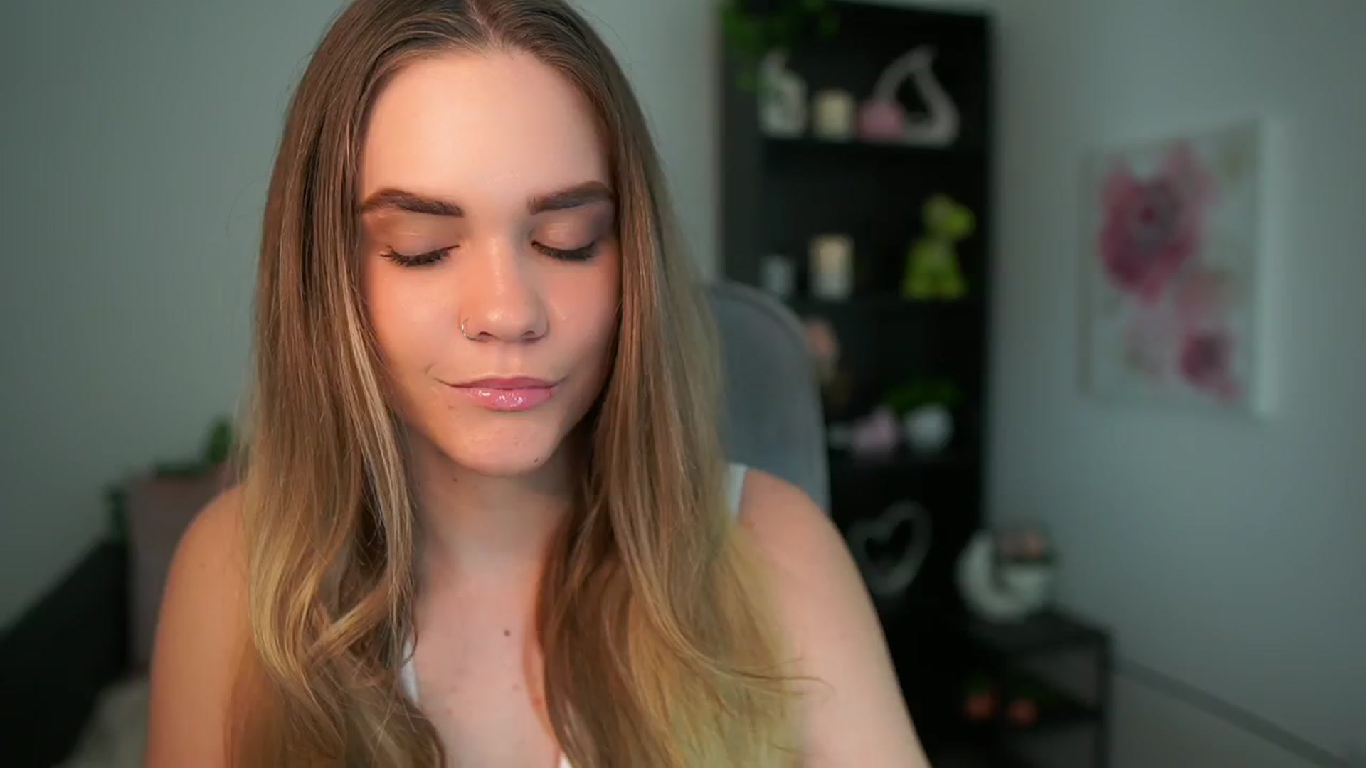 Gallery image thumbnail from Skyla_Novea_'s myfreecams stream on, 05/06/2024, 14:37 image 6 of 20