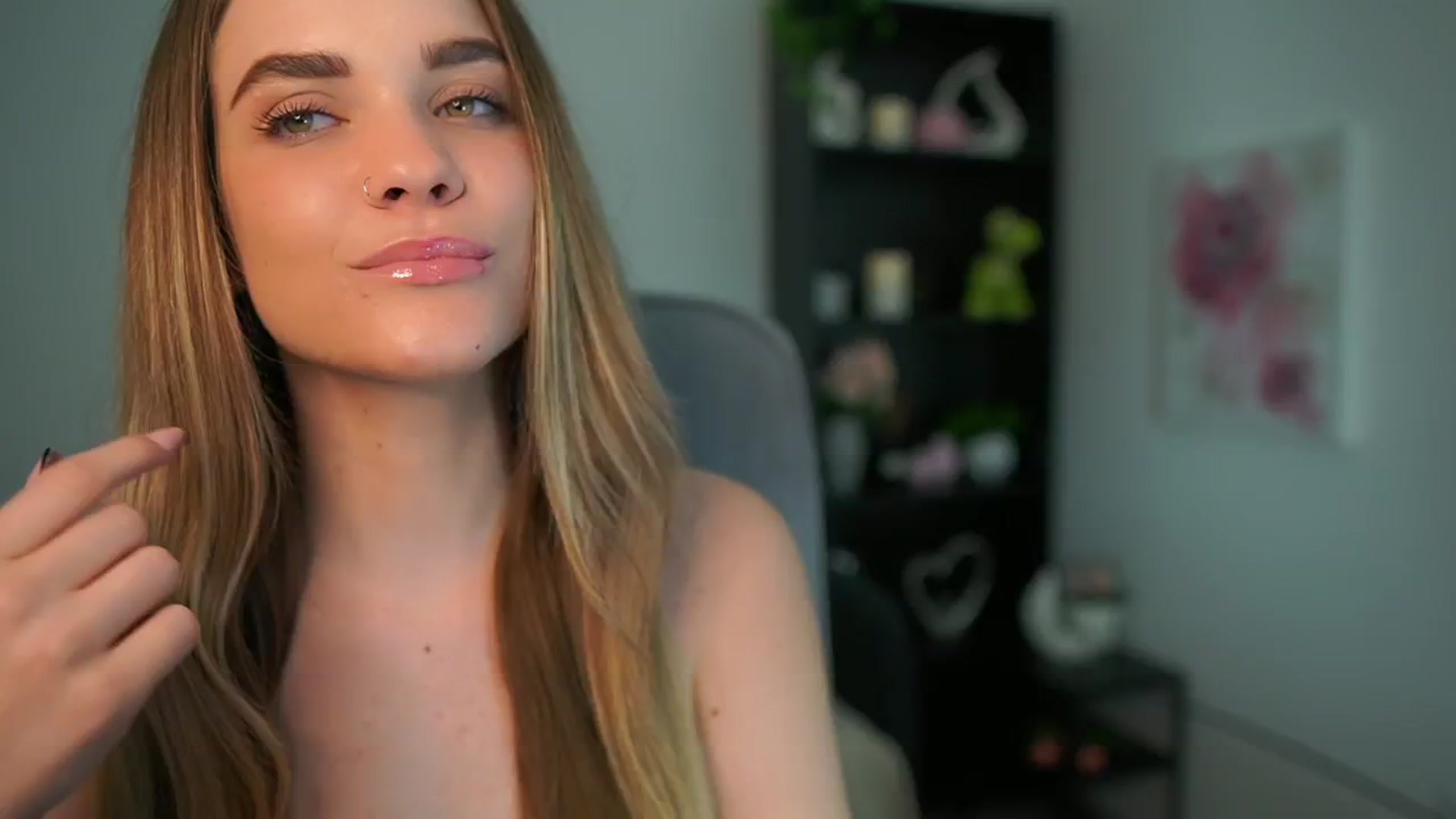 Gallery image thumbnail from Skyla_Novea_'s myfreecams stream on, 05/06/2024, 15:24 image 17 of 20