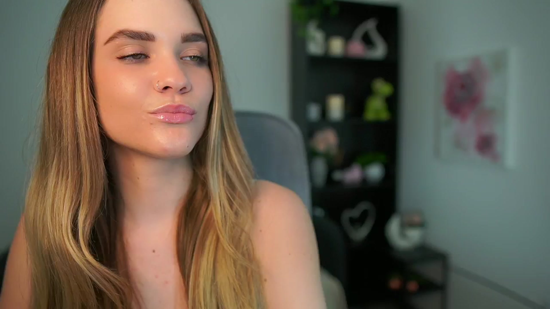 Gallery image thumbnail from Skyla_Novea_'s myfreecams stream on, 05/06/2024, 15:24 image 19 of 20