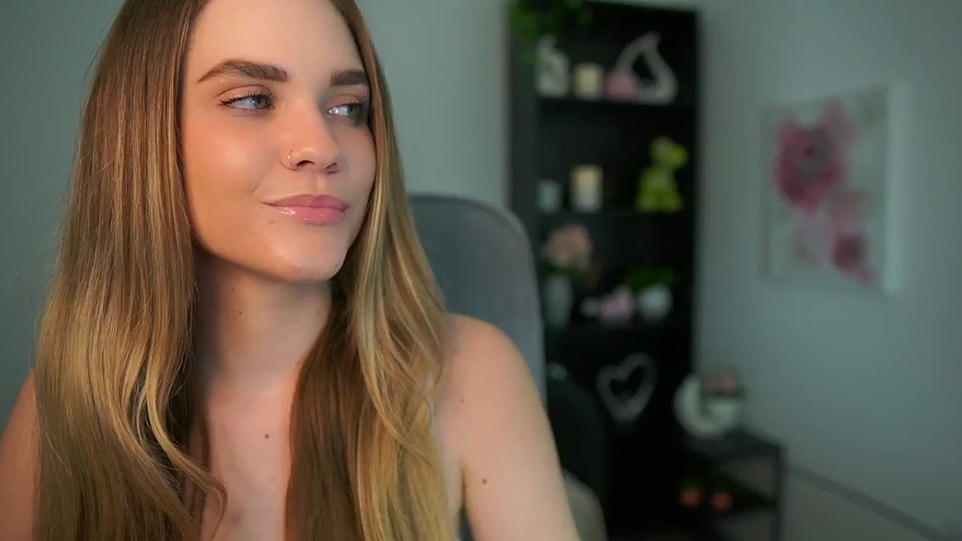 Gallery image thumbnail from Skyla_Novea_'s myfreecams stream on, 05/06/2024, 15:24 image 18 of 20