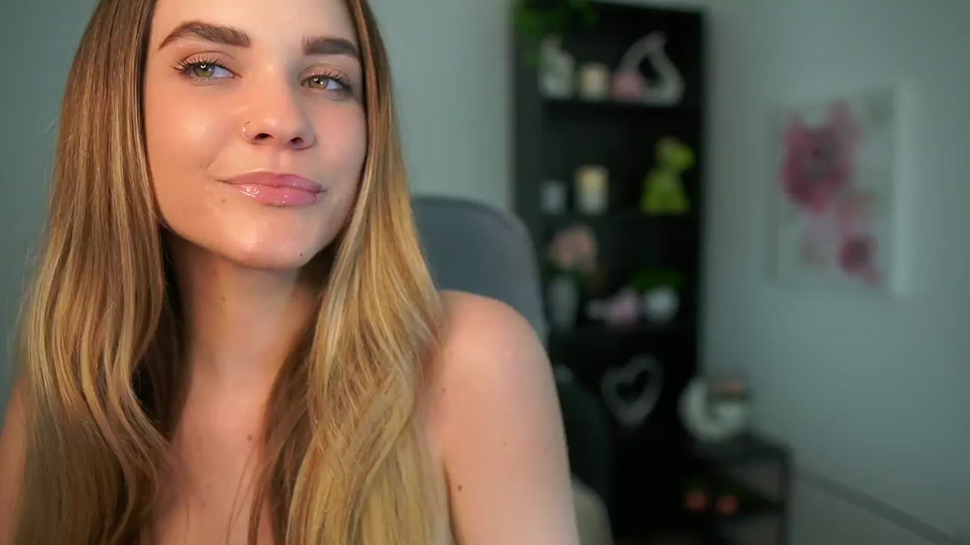 Gallery image thumbnail from Skyla_Novea_'s myfreecams stream on, 05/06/2024, 15:24 image 16 of 20