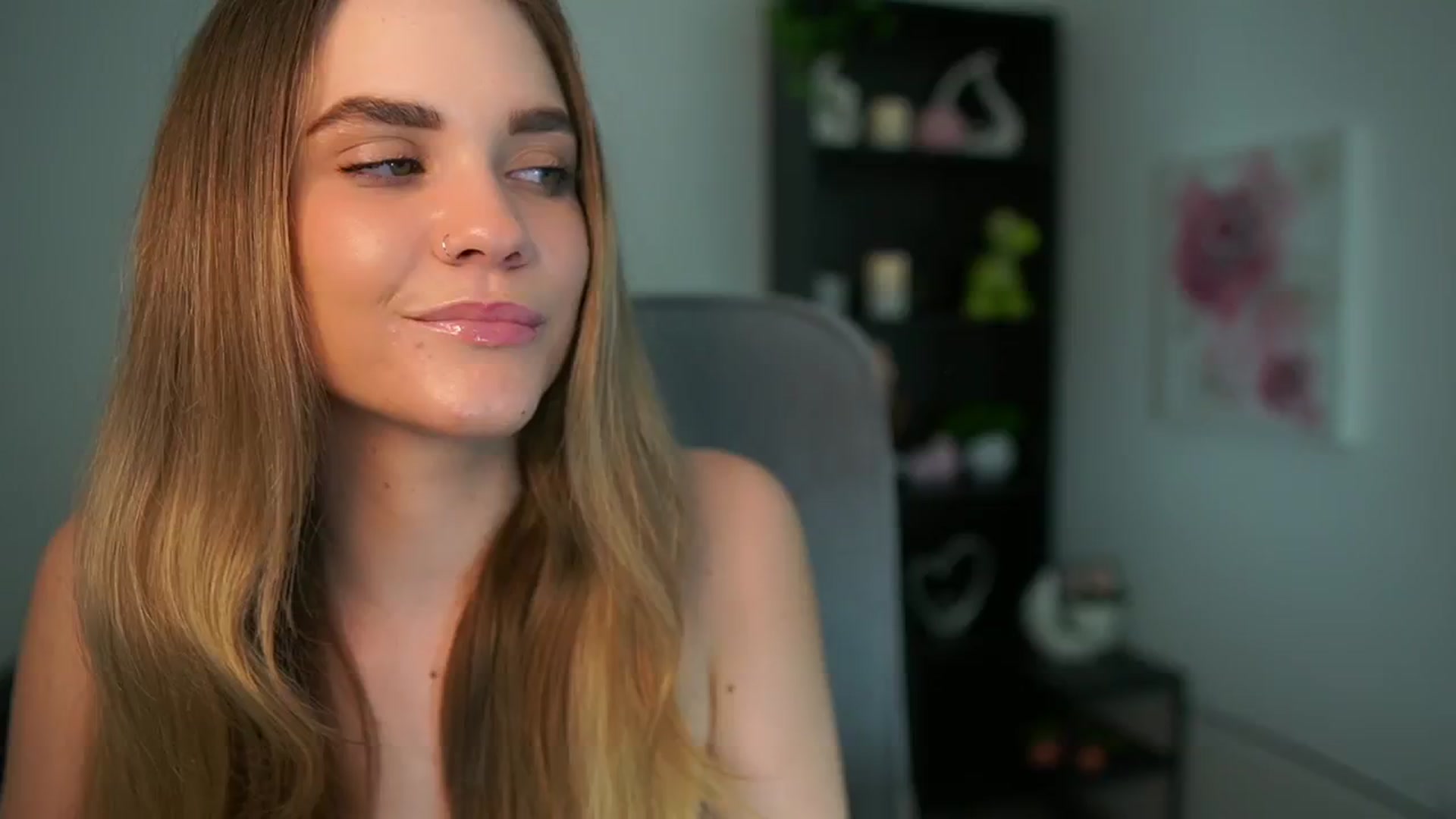 Gallery image thumbnail from Skyla_Novea_'s myfreecams stream on, 05/06/2024, 17:31 image 3 of 20