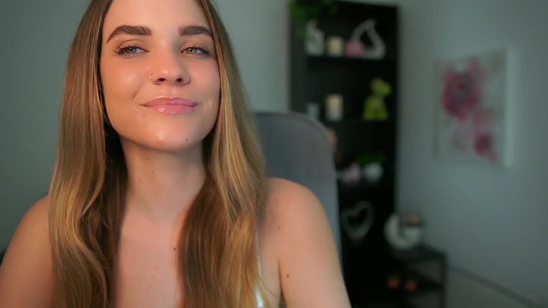 Gallery image thumbnail from Skyla_Novea_'s myfreecams stream on, 05/06/2024, 17:31 image 11 of 20