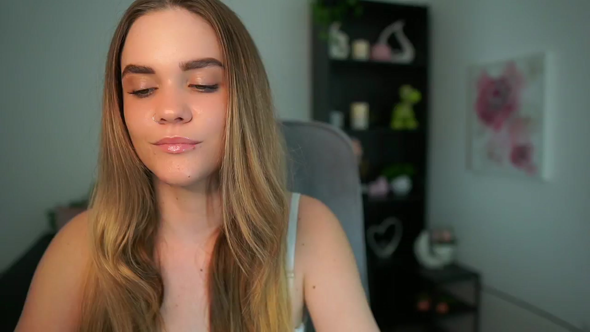 Gallery image thumbnail from Skyla_Novea_'s myfreecams stream on, 05/06/2024, 17:31 image 9 of 20
