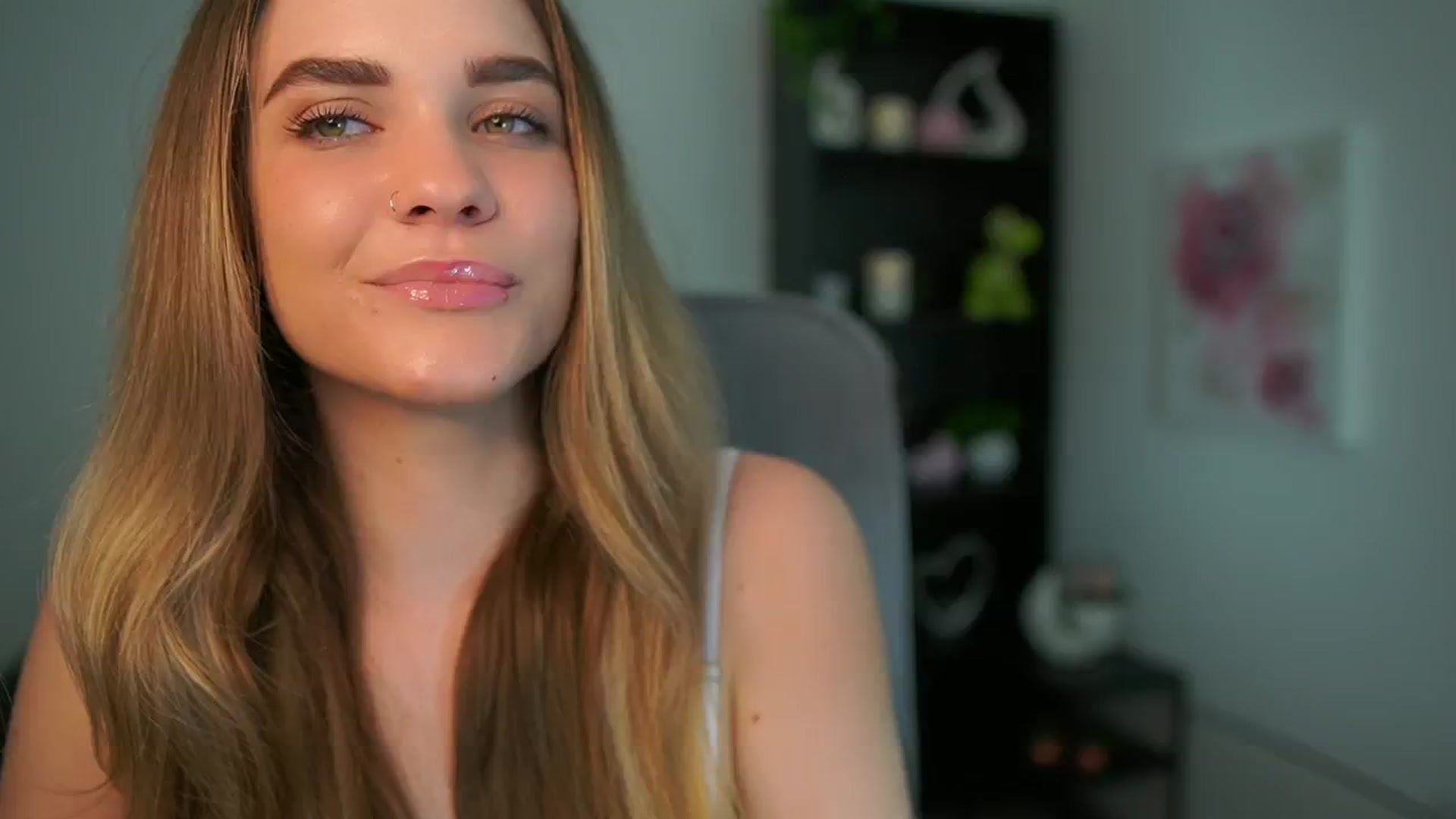 Gallery image thumbnail from Skyla_Novea_'s myfreecams stream on, 05/06/2024, 17:31 image 2 of 20