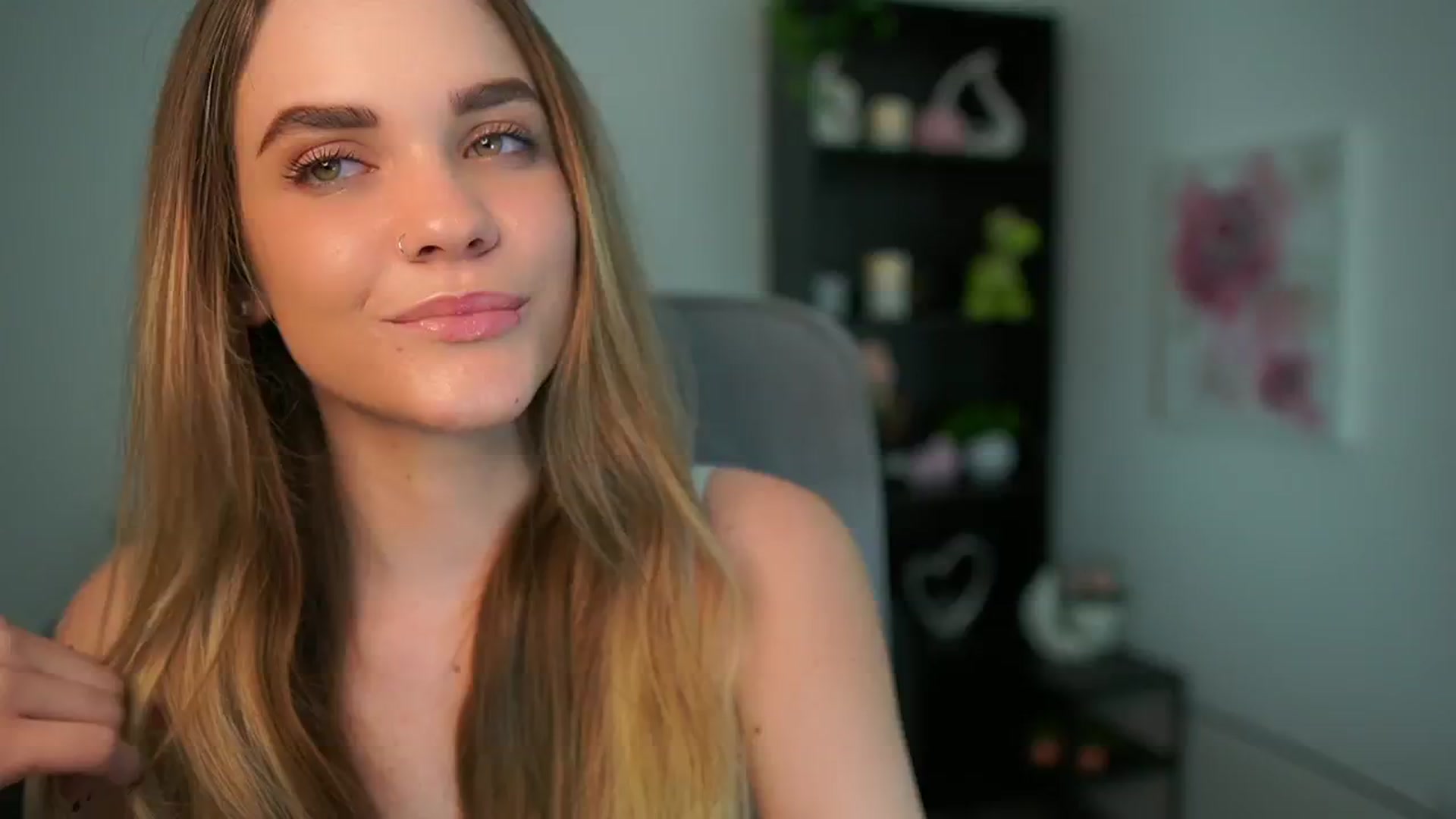 Gallery image thumbnail from Skyla_Novea_'s myfreecams stream on, 05/06/2024, 17:31 image 1 of 20