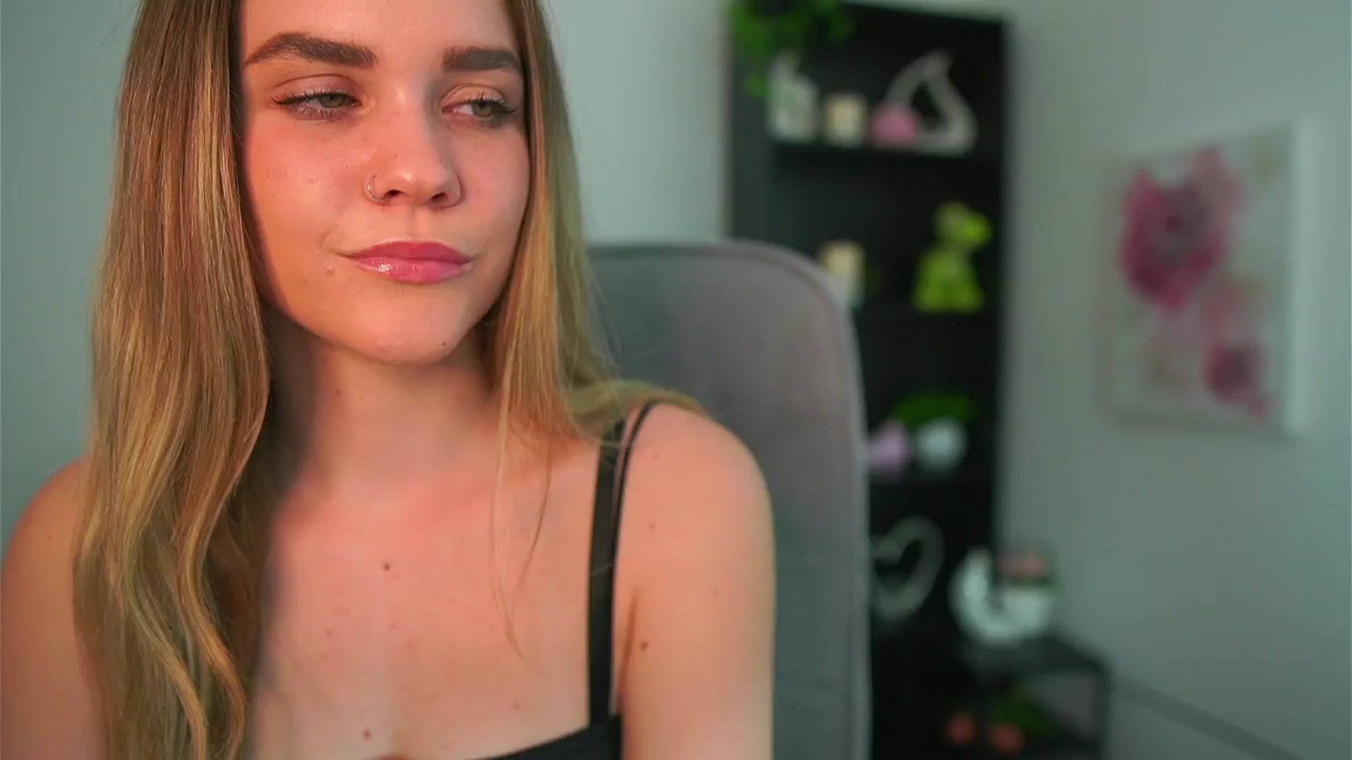 Gallery image thumbnail from Skyla_Novea_'s myfreecams stream on, 05/08/2024, 21:46 image 3 of 20