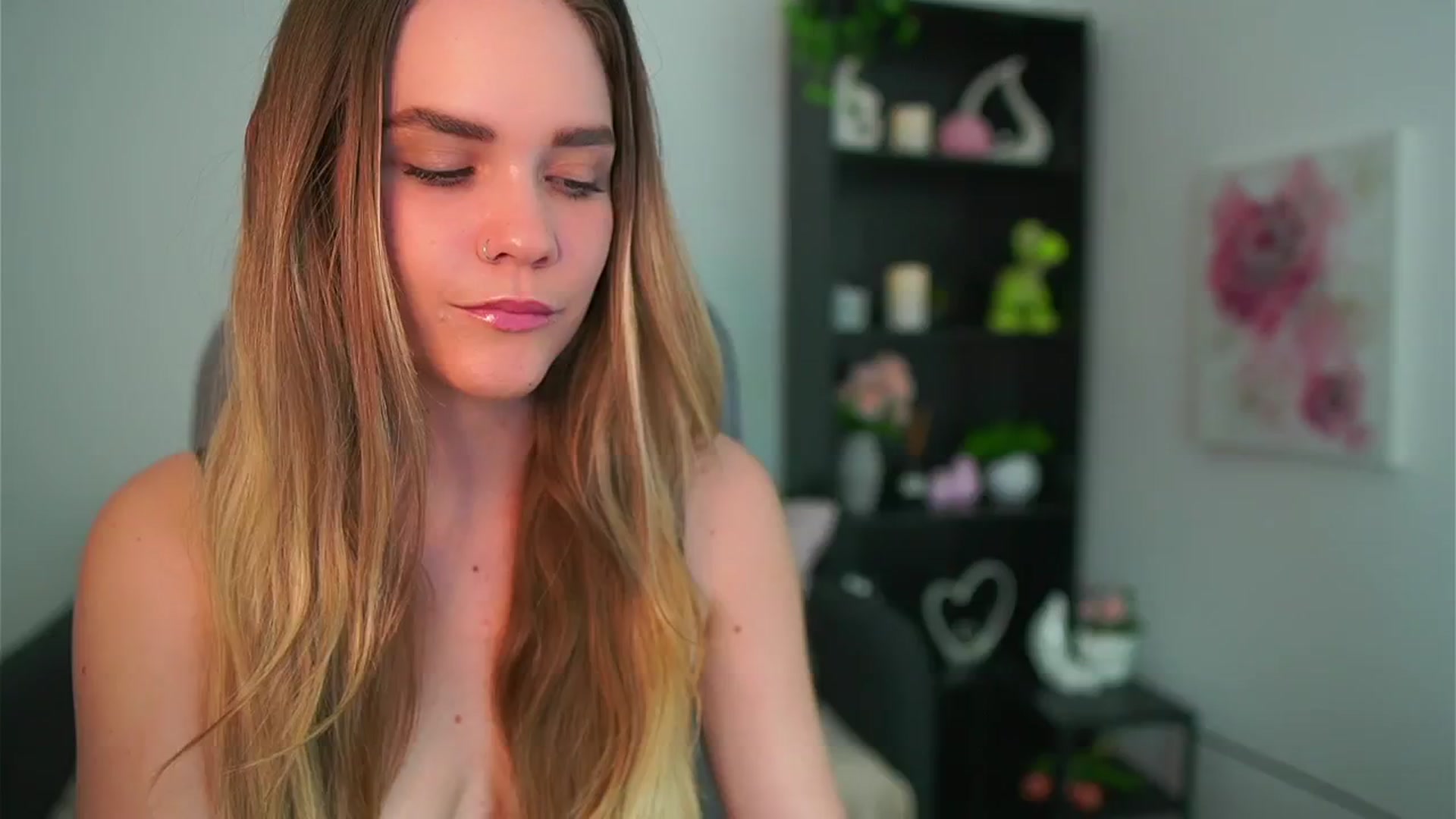 Gallery image thumbnail from Skyla_Novea_'s myfreecams stream on, 05/08/2024, 21:46 image 14 of 20