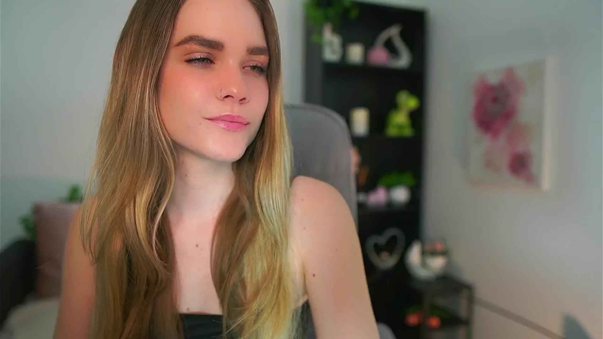 Gallery image thumbnail from Skyla_Novea_'s myfreecams stream on, 05/09/2024, 20:11 image 2 of 20
