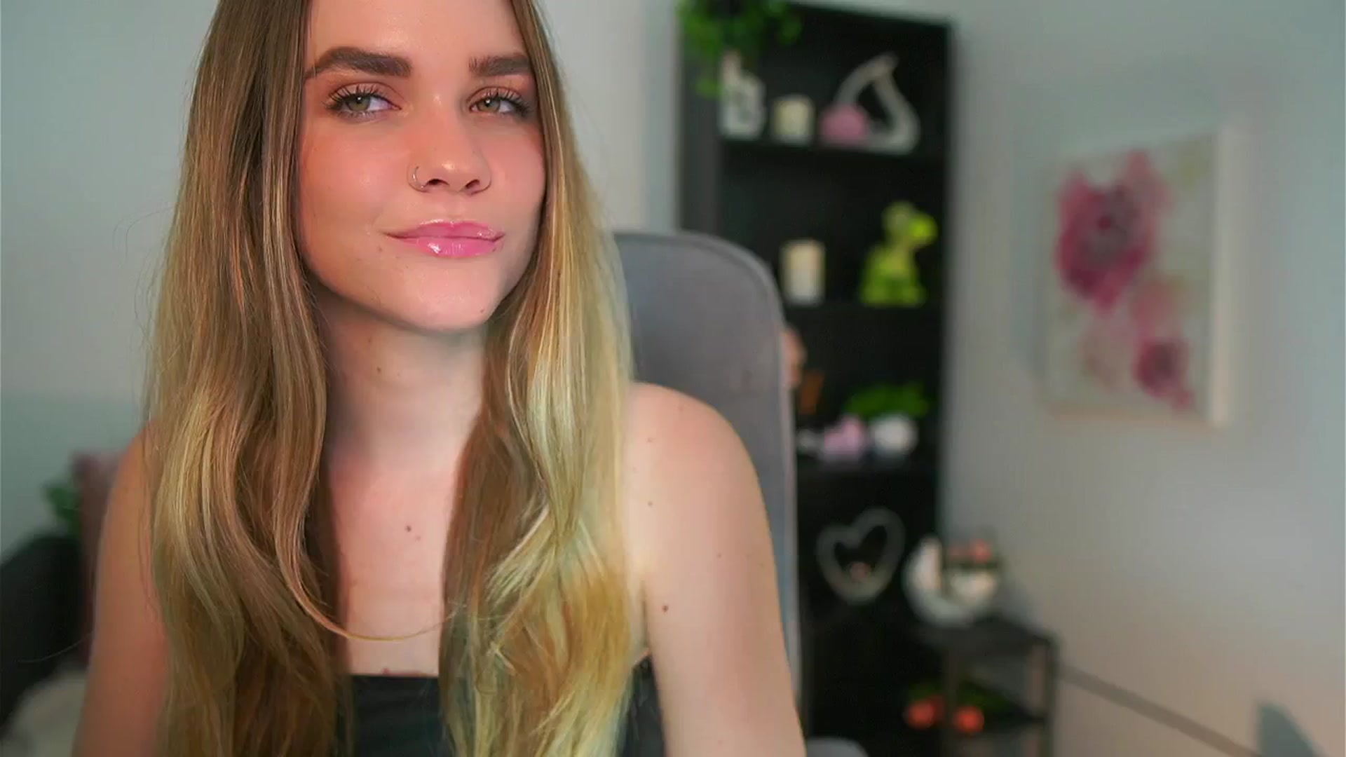 Gallery image thumbnail from Skyla_Novea_'s myfreecams stream on, 05/09/2024, 20:11 image 11 of 20