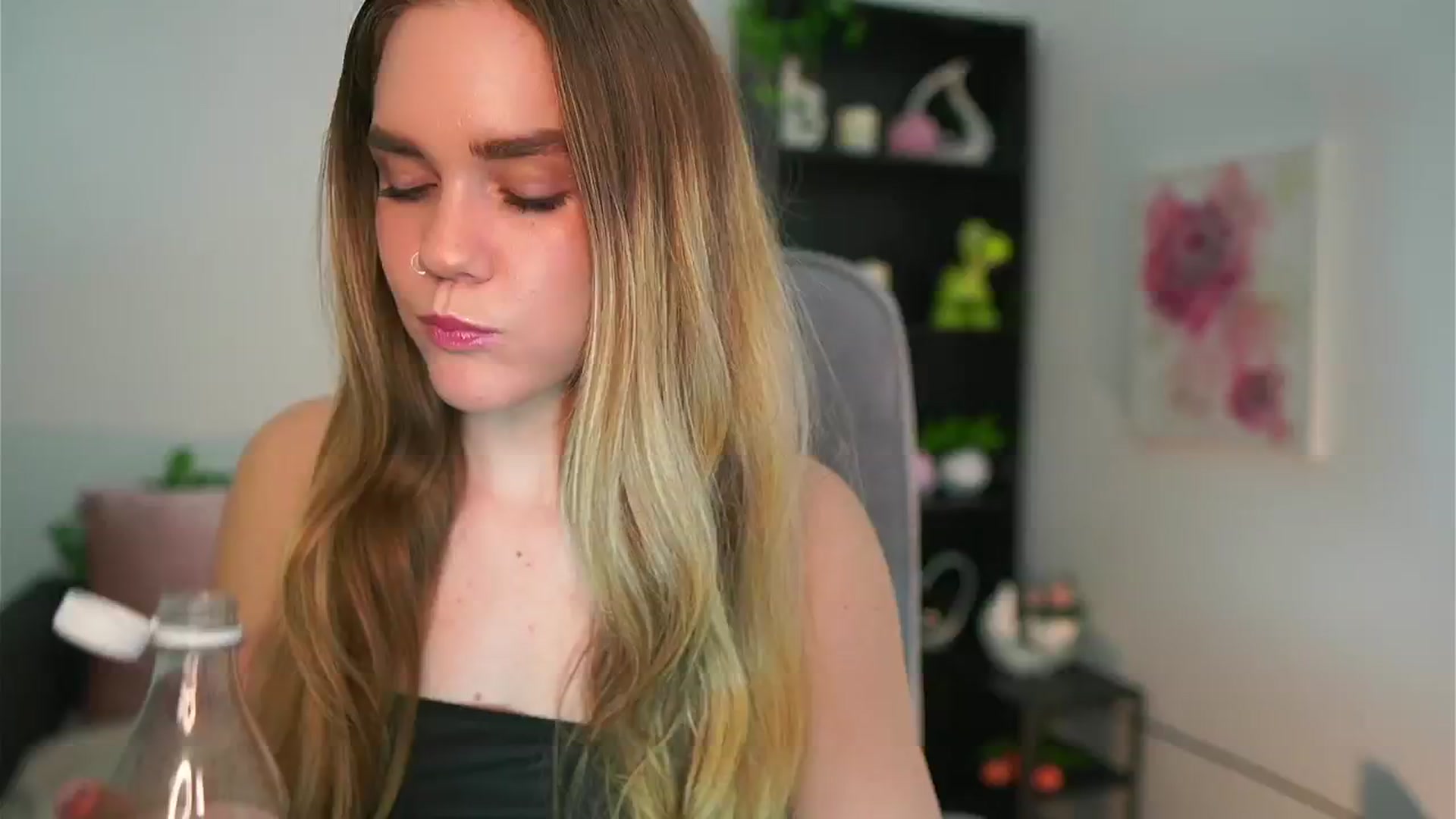 Gallery image thumbnail from Skyla_Novea_'s myfreecams stream on, 05/09/2024, 20:11 image 16 of 20