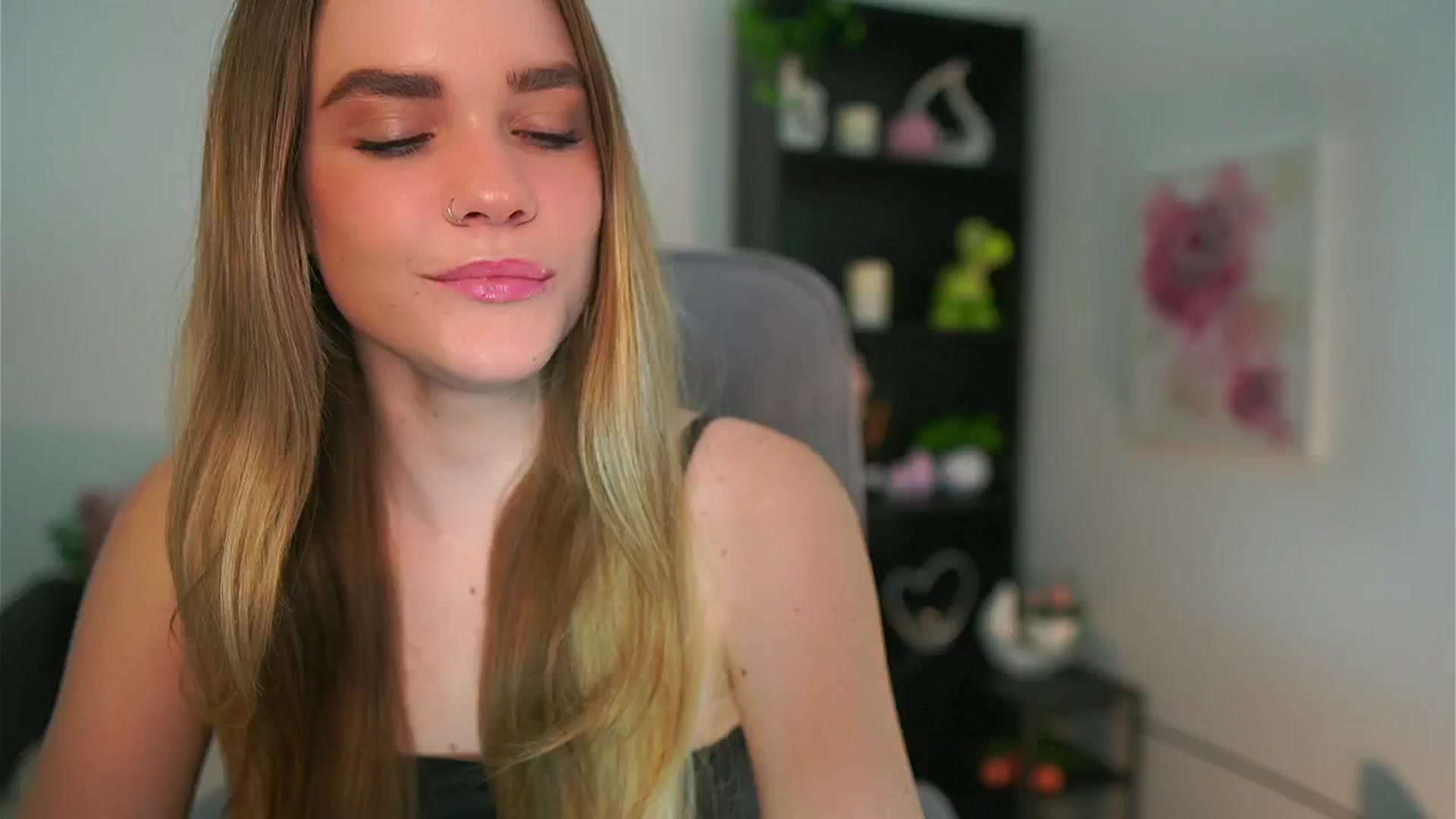 Gallery image thumbnail from Skyla_Novea_'s myfreecams stream on, 05/09/2024, 20:11 image 1 of 20