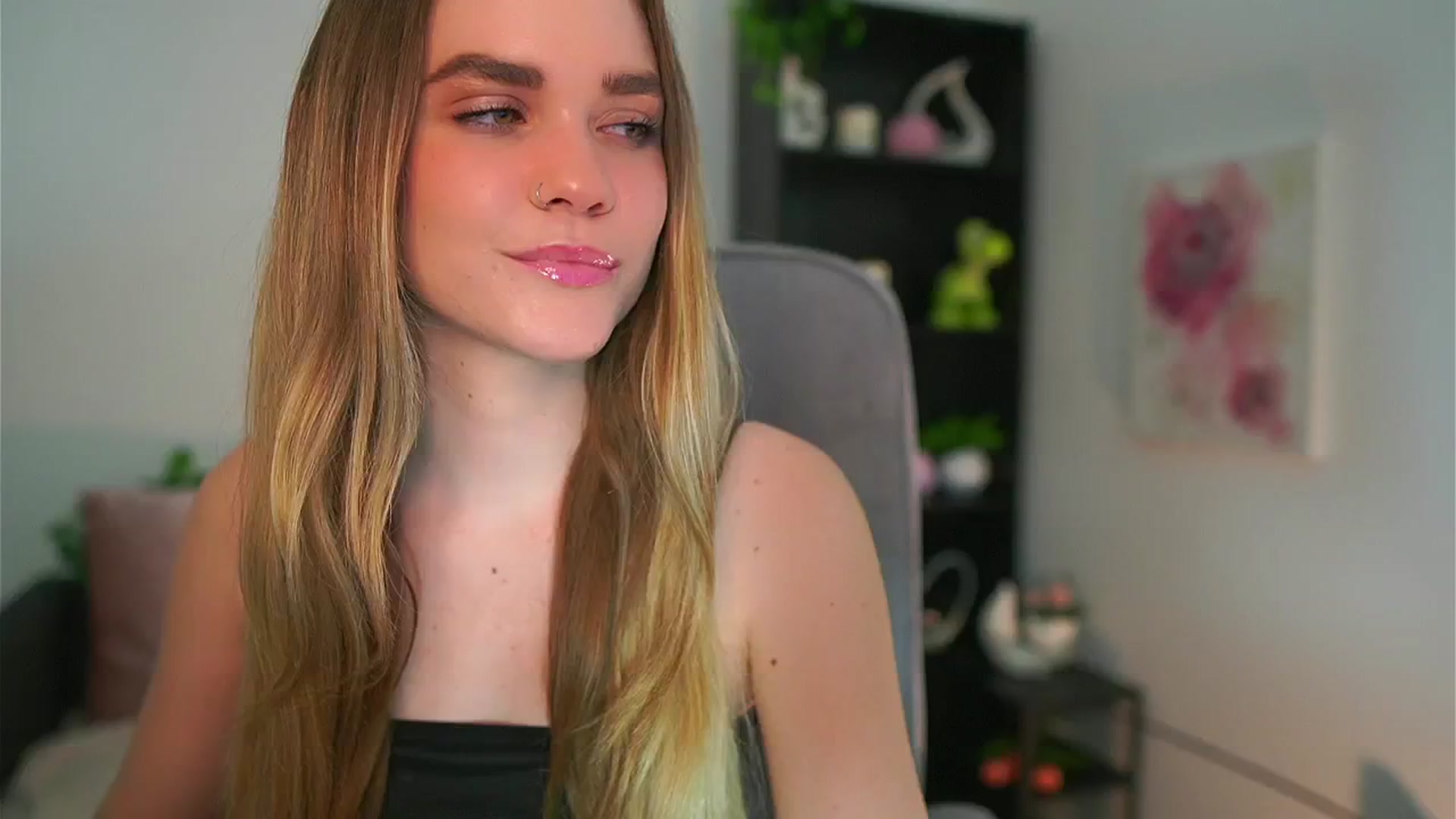 Gallery image thumbnail from Skyla_Novea_'s myfreecams stream on, 05/09/2024, 20:11 image 5 of 20