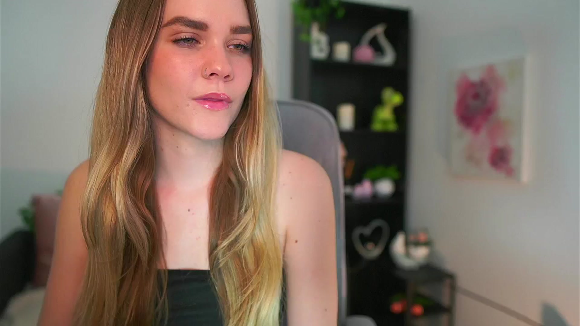 Gallery image thumbnail from Skyla_Novea_'s myfreecams stream on, 05/09/2024, 20:11 image 9 of 20