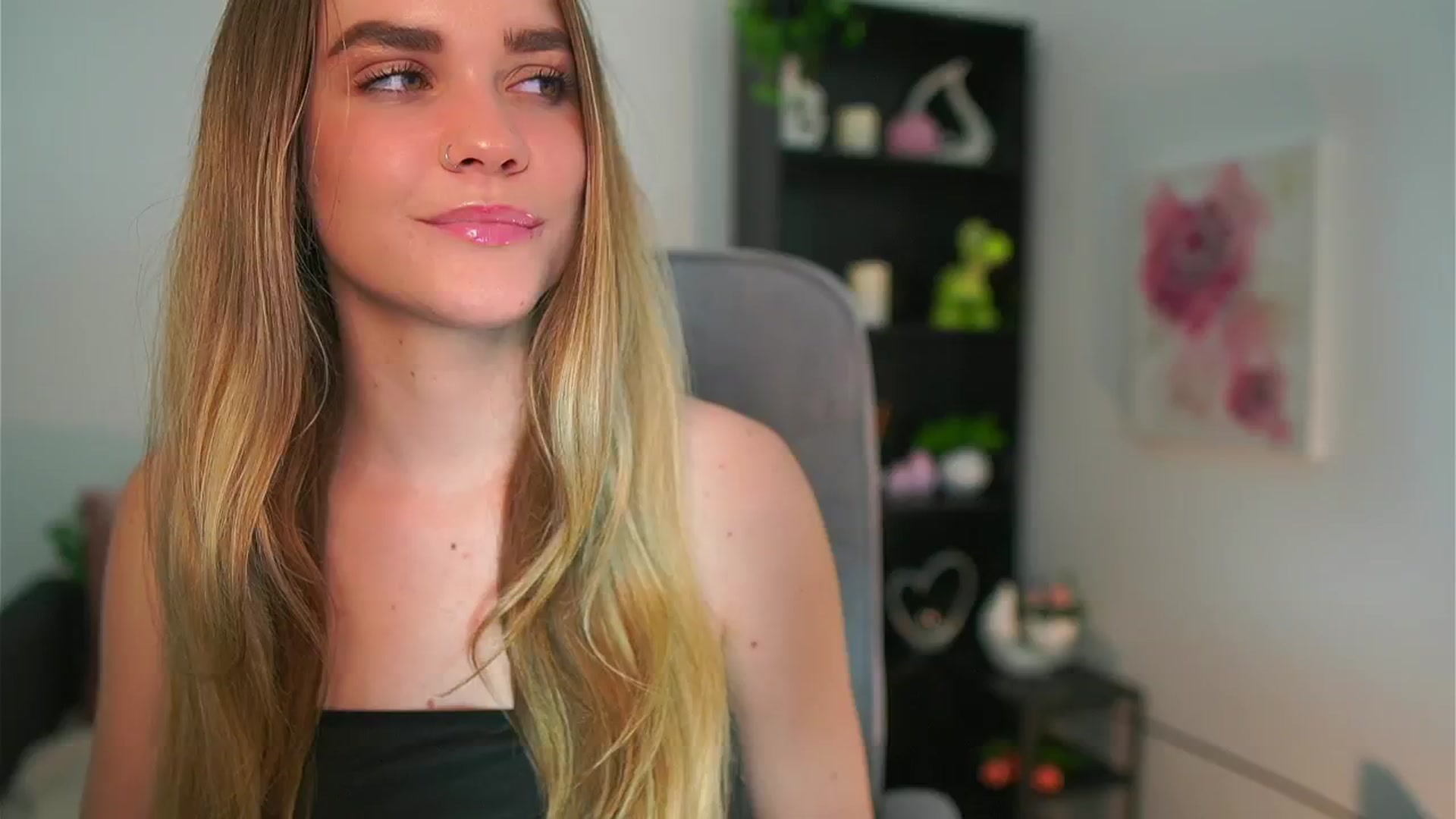 Gallery image thumbnail from Skyla_Novea_'s myfreecams stream on, 05/09/2024, 20:11 image 12 of 20