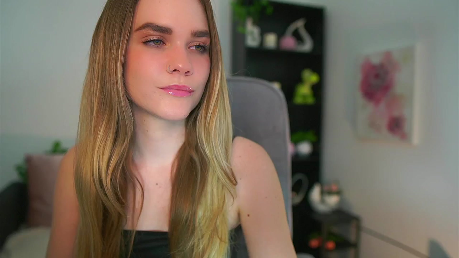 Gallery image thumbnail from Skyla_Novea_'s myfreecams stream on, 05/09/2024, 20:11 image 4 of 20