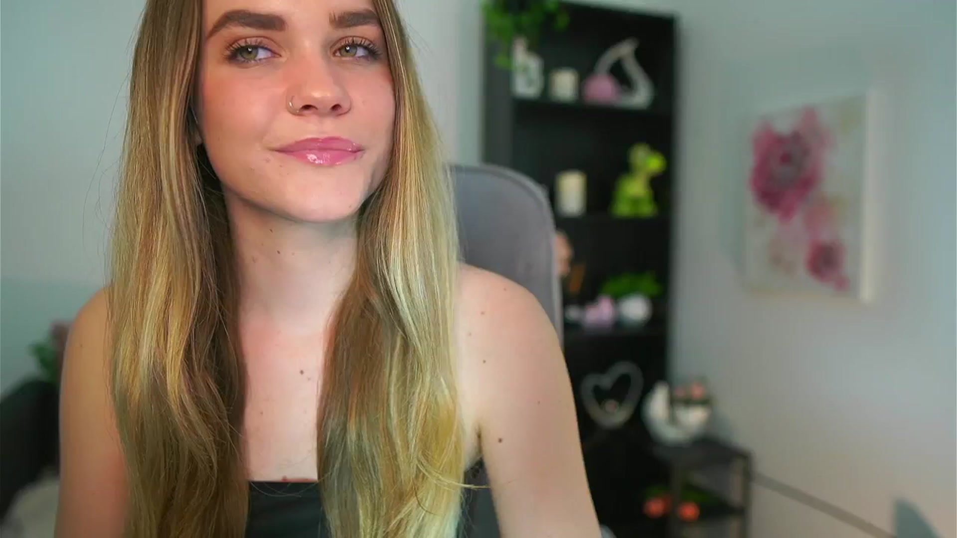 Gallery image thumbnail from Skyla_Novea_'s myfreecams stream on, 05/09/2024, 20:11 image 10 of 20