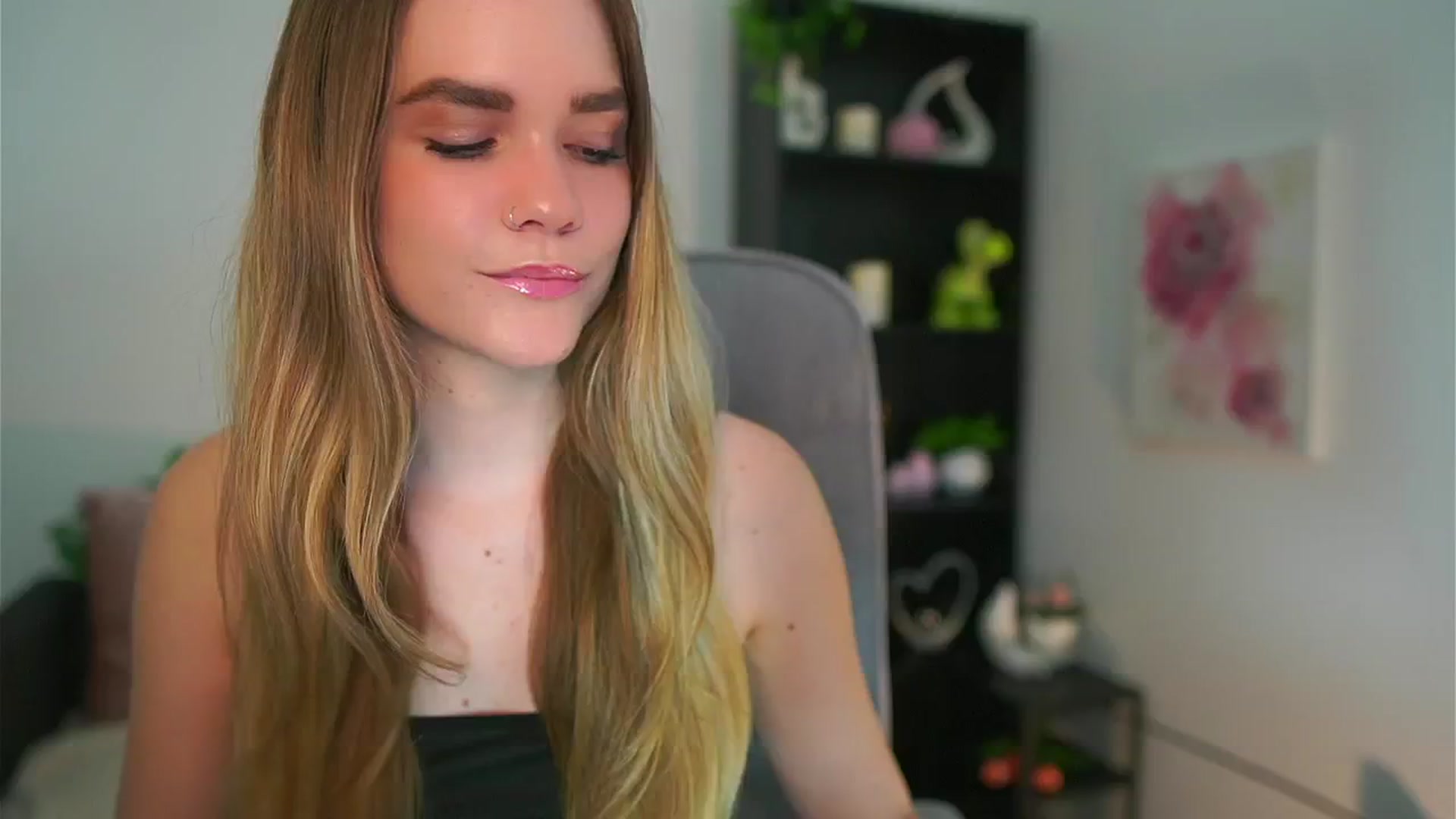 Gallery image thumbnail from Skyla_Novea_'s myfreecams stream on, 05/09/2024, 20:11 image 7 of 20