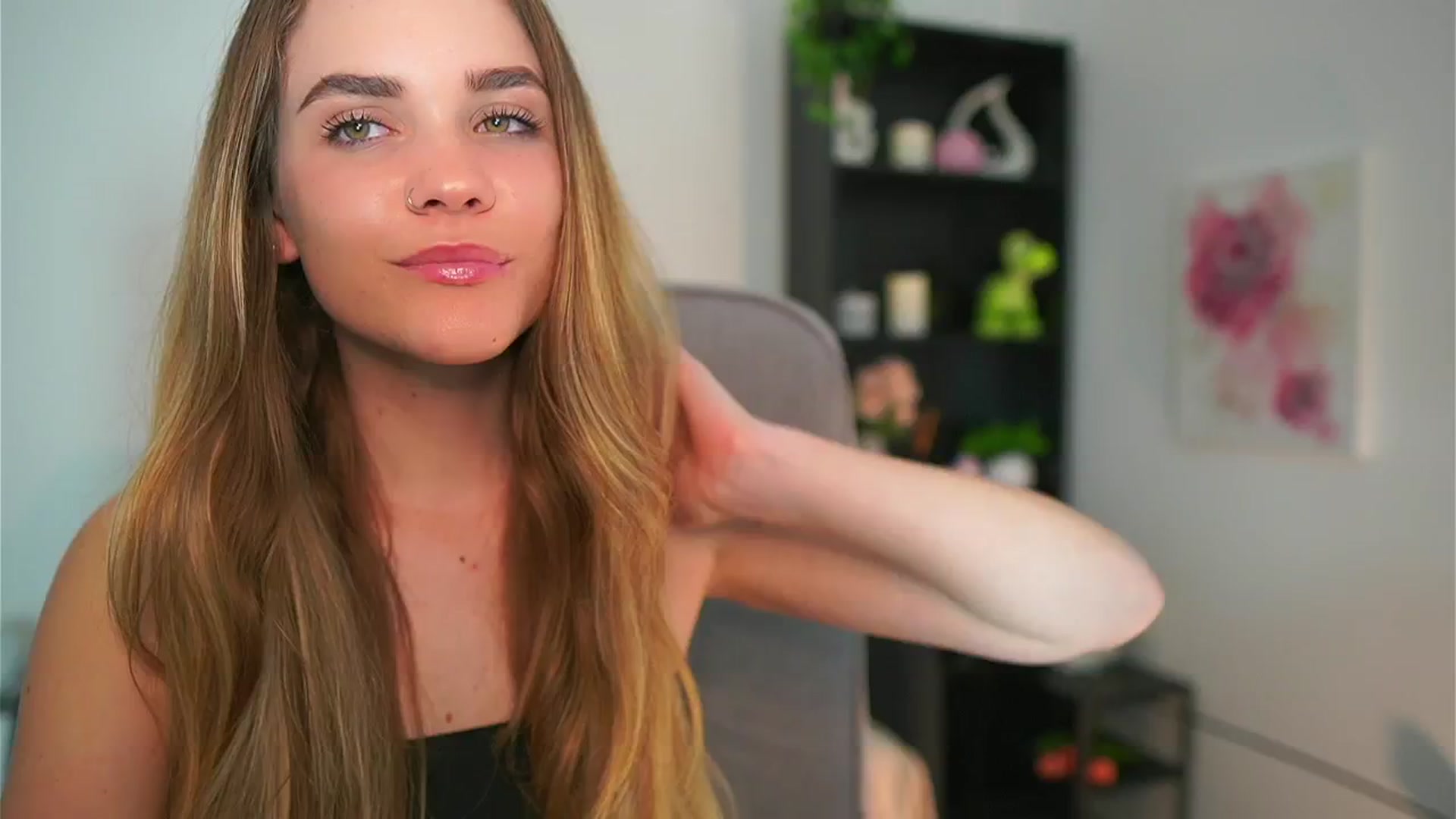 Gallery image thumbnail from Skyla_Novea_'s myfreecams stream on, 05/10/2024, 20:48 image 7 of 20