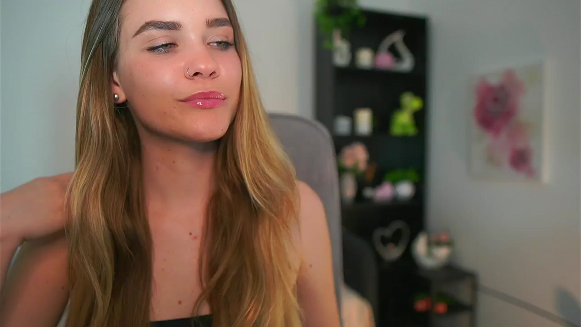 Gallery image thumbnail from Skyla_Novea_'s myfreecams stream on, 05/10/2024, 20:48 image 15 of 20