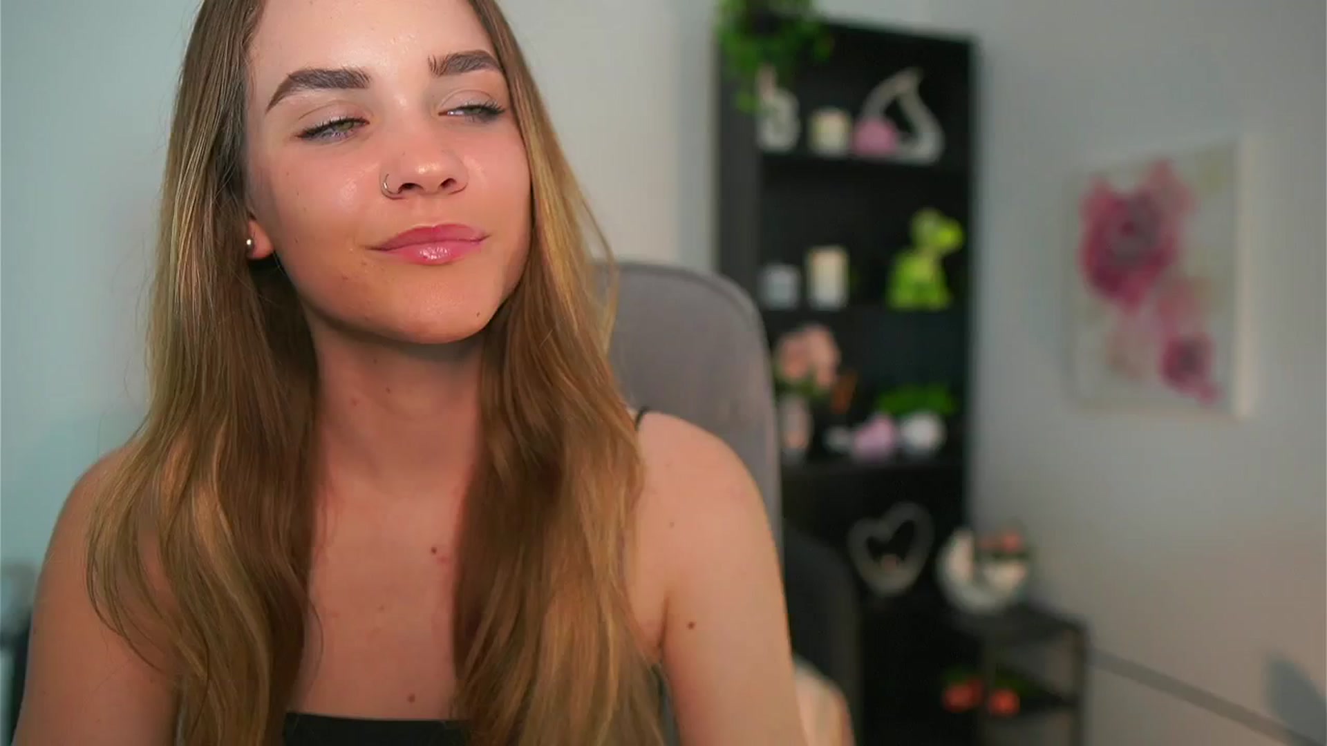 Gallery image thumbnail from Skyla_Novea_'s myfreecams stream on, 05/10/2024, 20:48 image 8 of 20