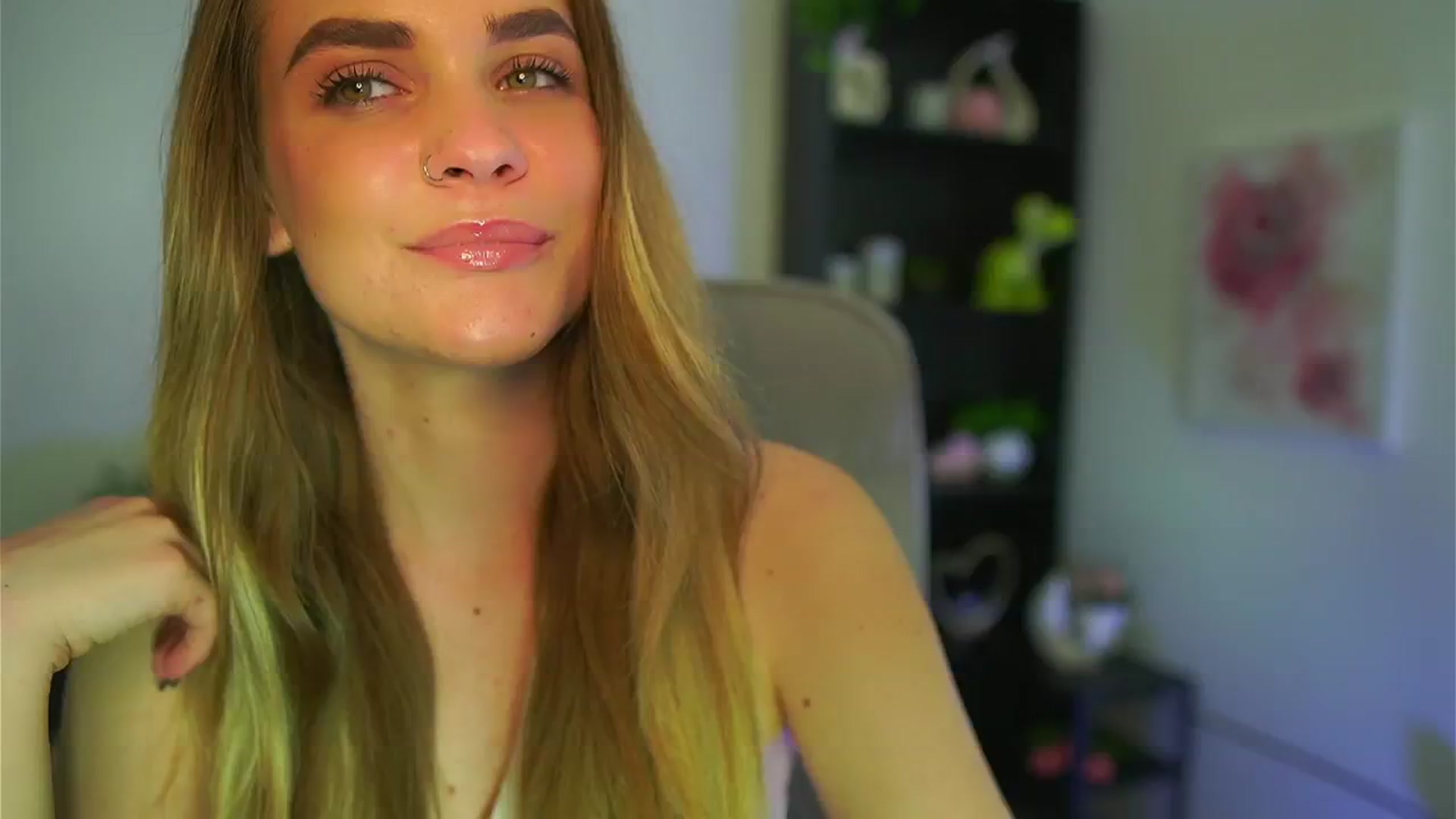 Gallery image thumbnail from Skyla_Novea_'s myfreecams stream on, 05/13/2024, 20:46 image 7 of 20
