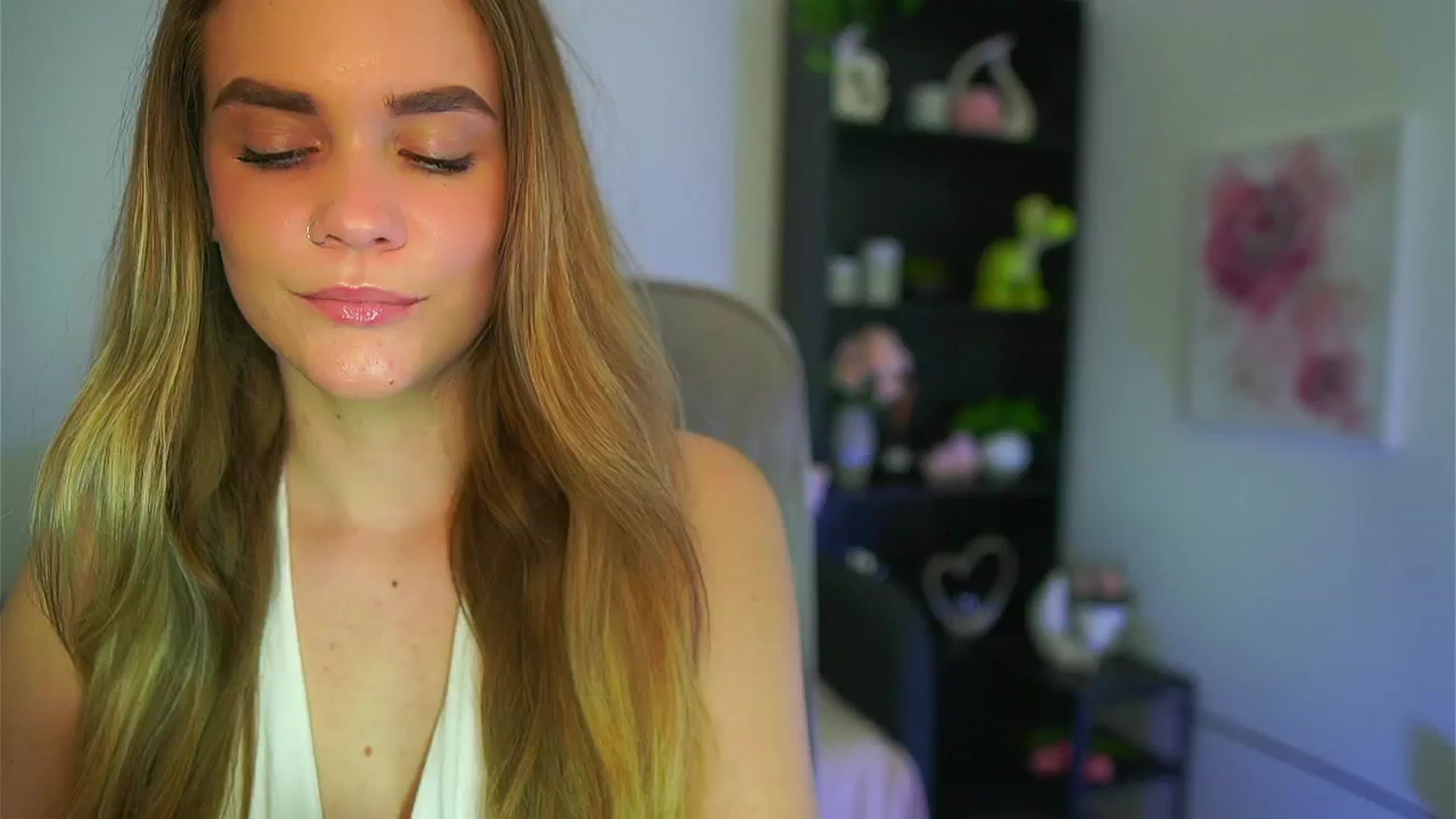 Gallery image thumbnail from Skyla_Novea_'s myfreecams stream on, 05/13/2024, 20:46 image 10 of 20