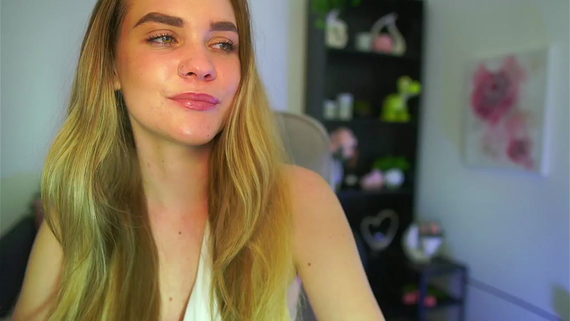 Gallery image thumbnail from Skyla_Novea_'s myfreecams stream on, 05/13/2024, 20:46 image 2 of 20