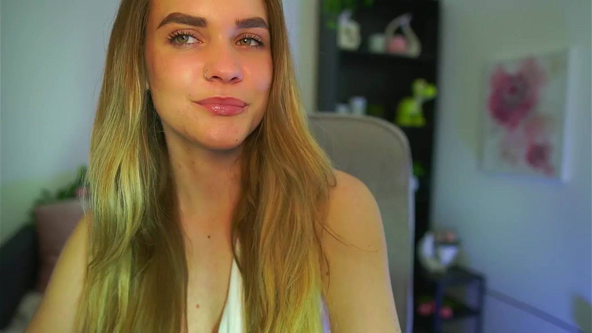 Gallery image thumbnail from Skyla_Novea_'s myfreecams stream on, 05/13/2024, 20:46 image 15 of 20