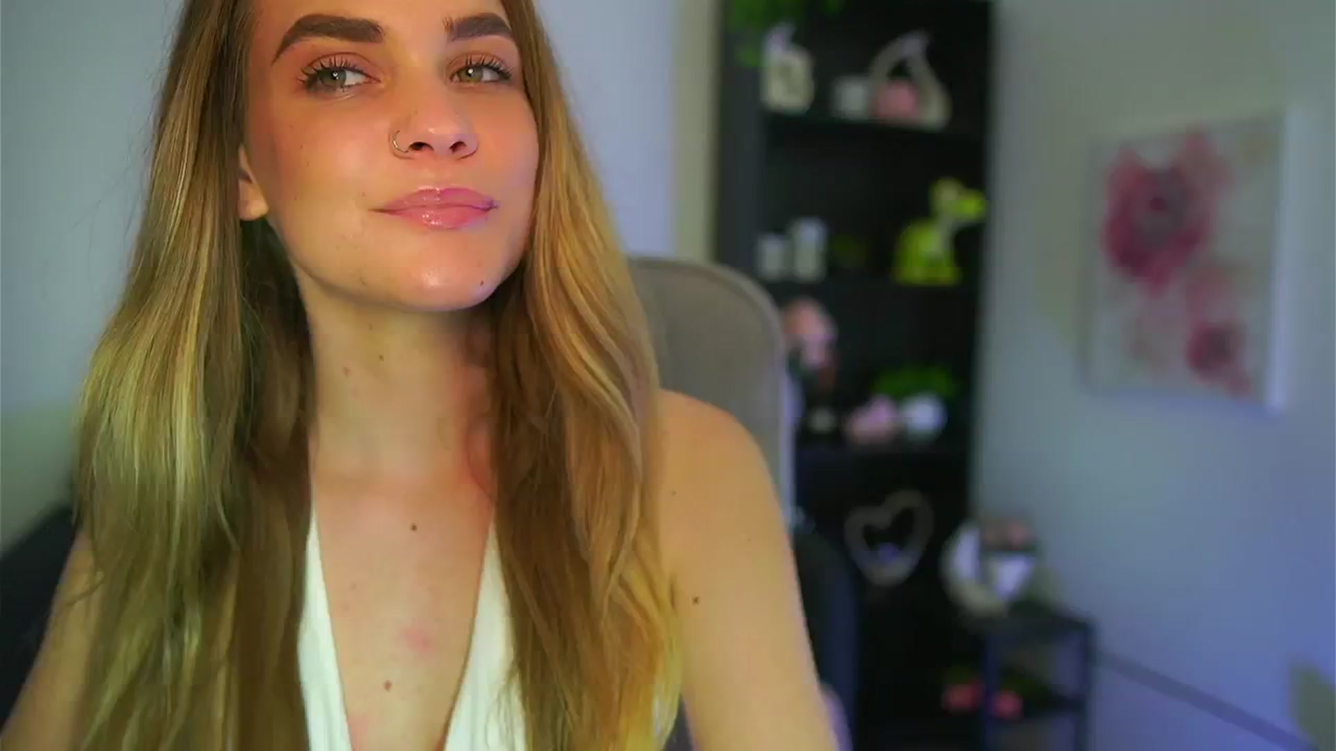 Gallery image thumbnail from Skyla_Novea_'s myfreecams stream on, 05/13/2024, 20:46 image 12 of 20