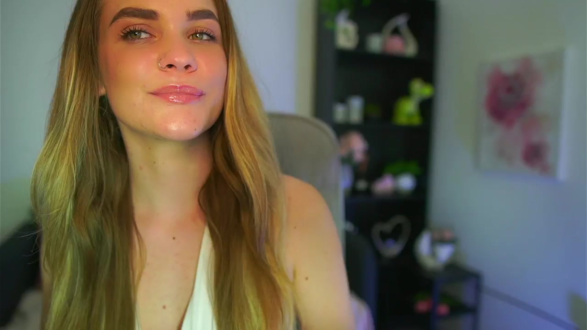 Gallery image thumbnail from Skyla_Novea_'s myfreecams stream on, 05/13/2024, 20:46 image 5 of 20