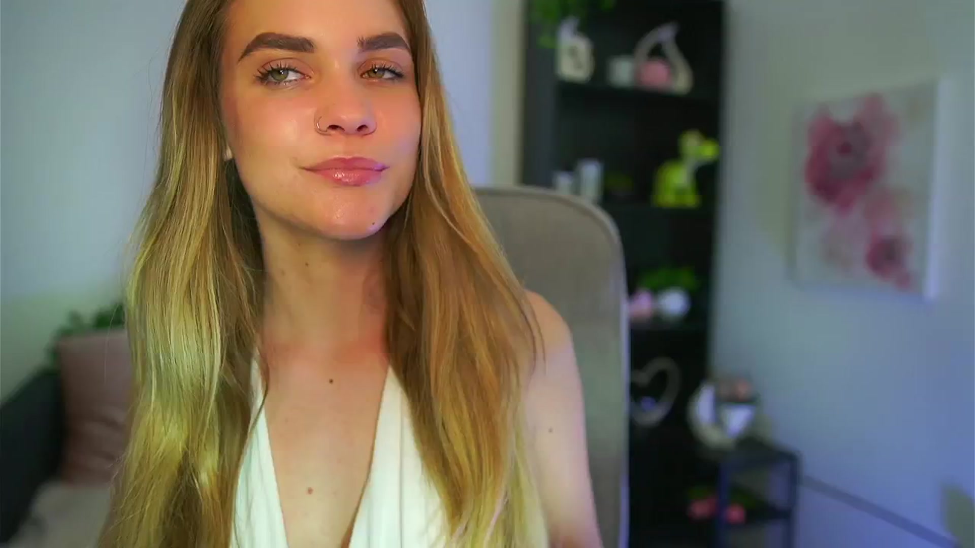 Gallery image thumbnail from Skyla_Novea_'s myfreecams stream on, 05/13/2024, 20:46 image 16 of 20