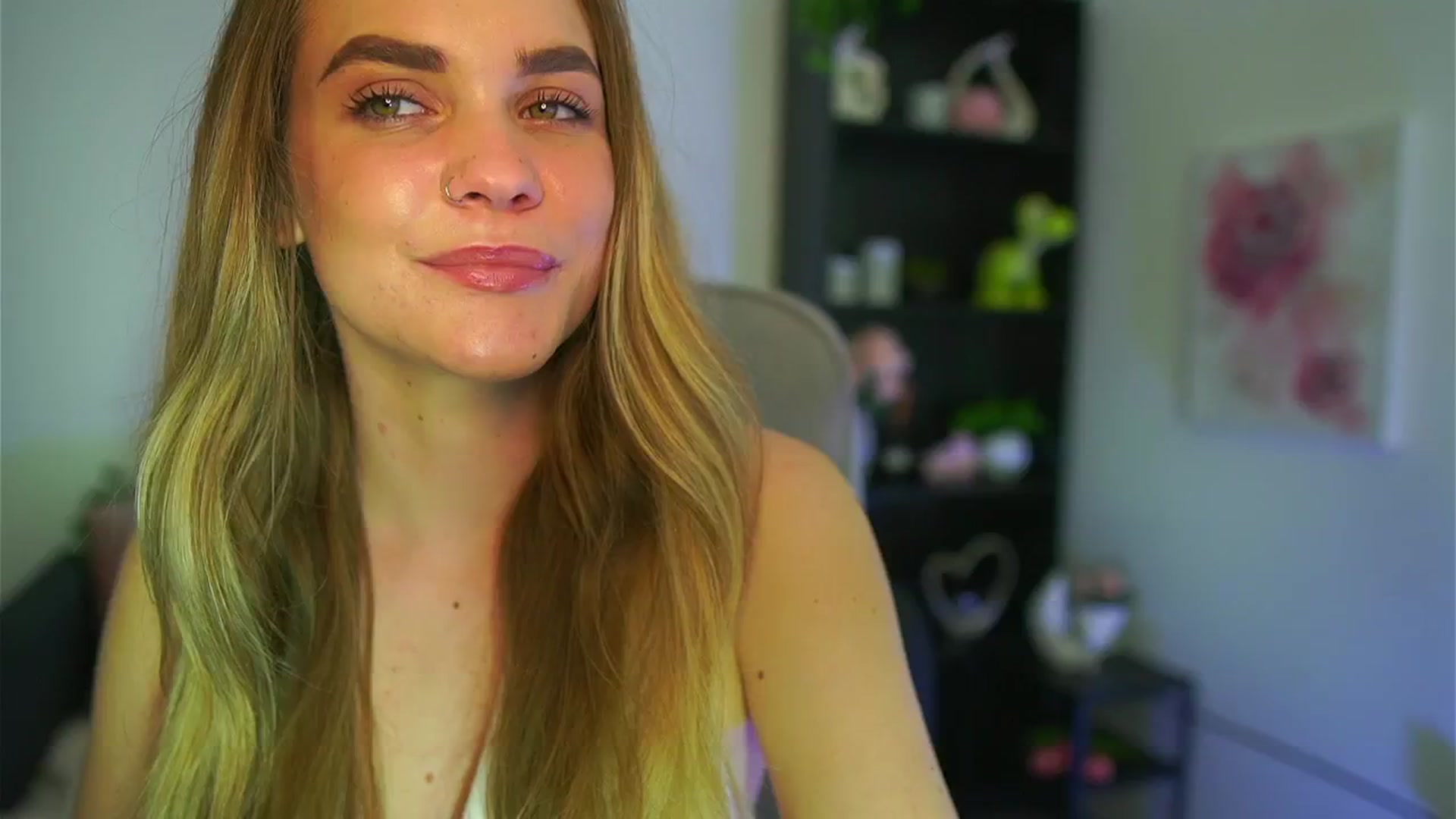 Gallery image thumbnail from Skyla_Novea_'s myfreecams stream on, 05/13/2024, 20:46 image 3 of 20