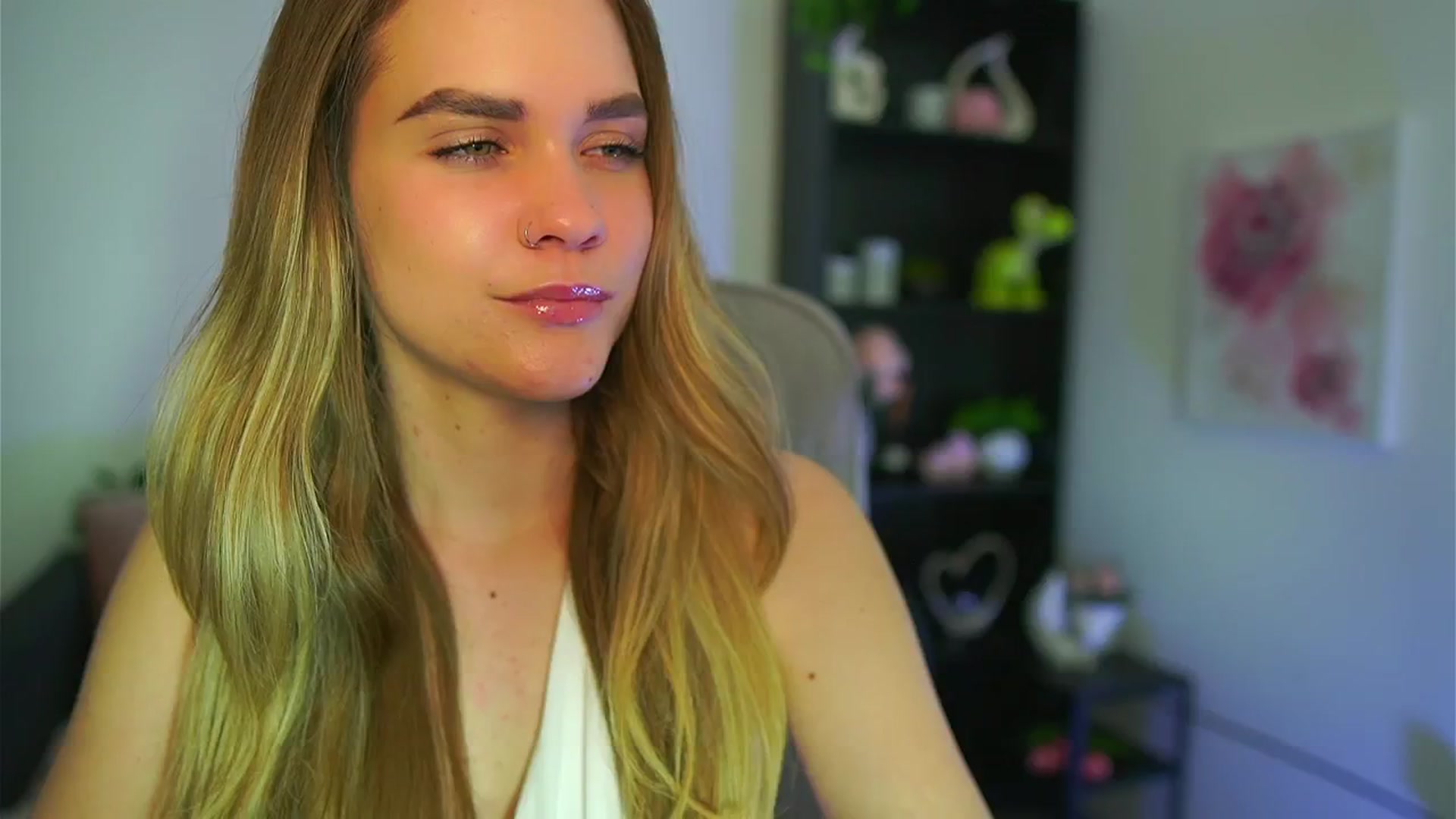 Gallery image thumbnail from Skyla_Novea_'s myfreecams stream on, 05/13/2024, 21:13 image 11 of 20