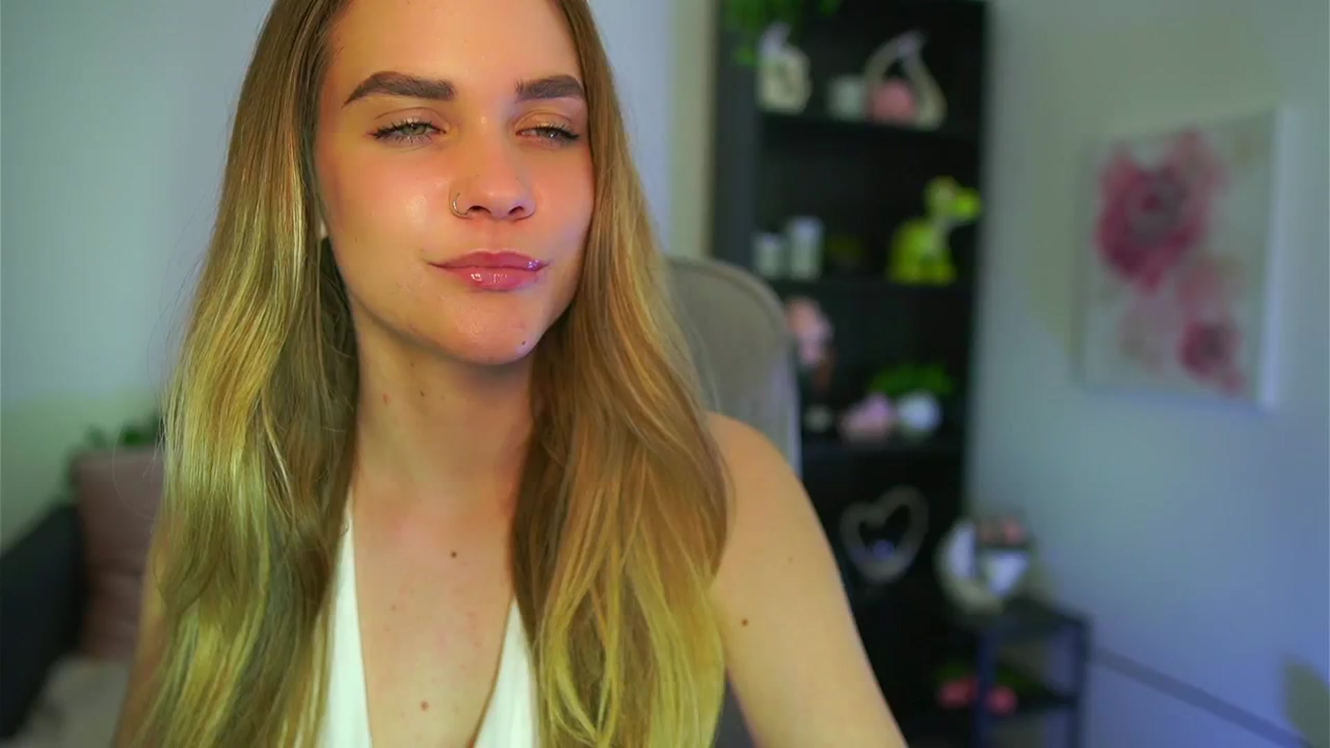 Gallery image thumbnail from Skyla_Novea_'s myfreecams stream on, 05/13/2024, 21:13 image 13 of 20