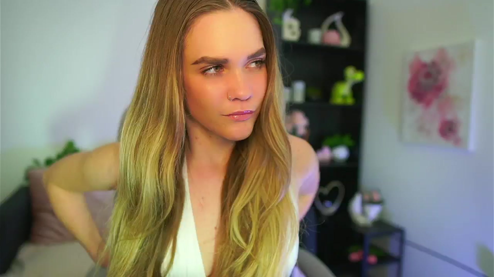 Gallery image thumbnail from Skyla_Novea_'s myfreecams stream on, 05/13/2024, 21:13 image 15 of 20