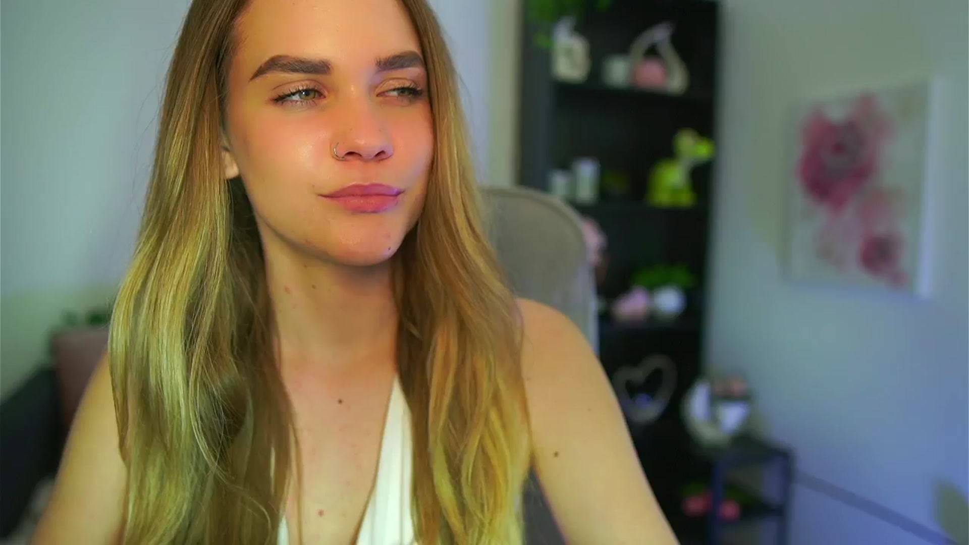 Gallery image thumbnail from Skyla_Novea_'s myfreecams stream on, 05/13/2024, 21:13 image 4 of 20