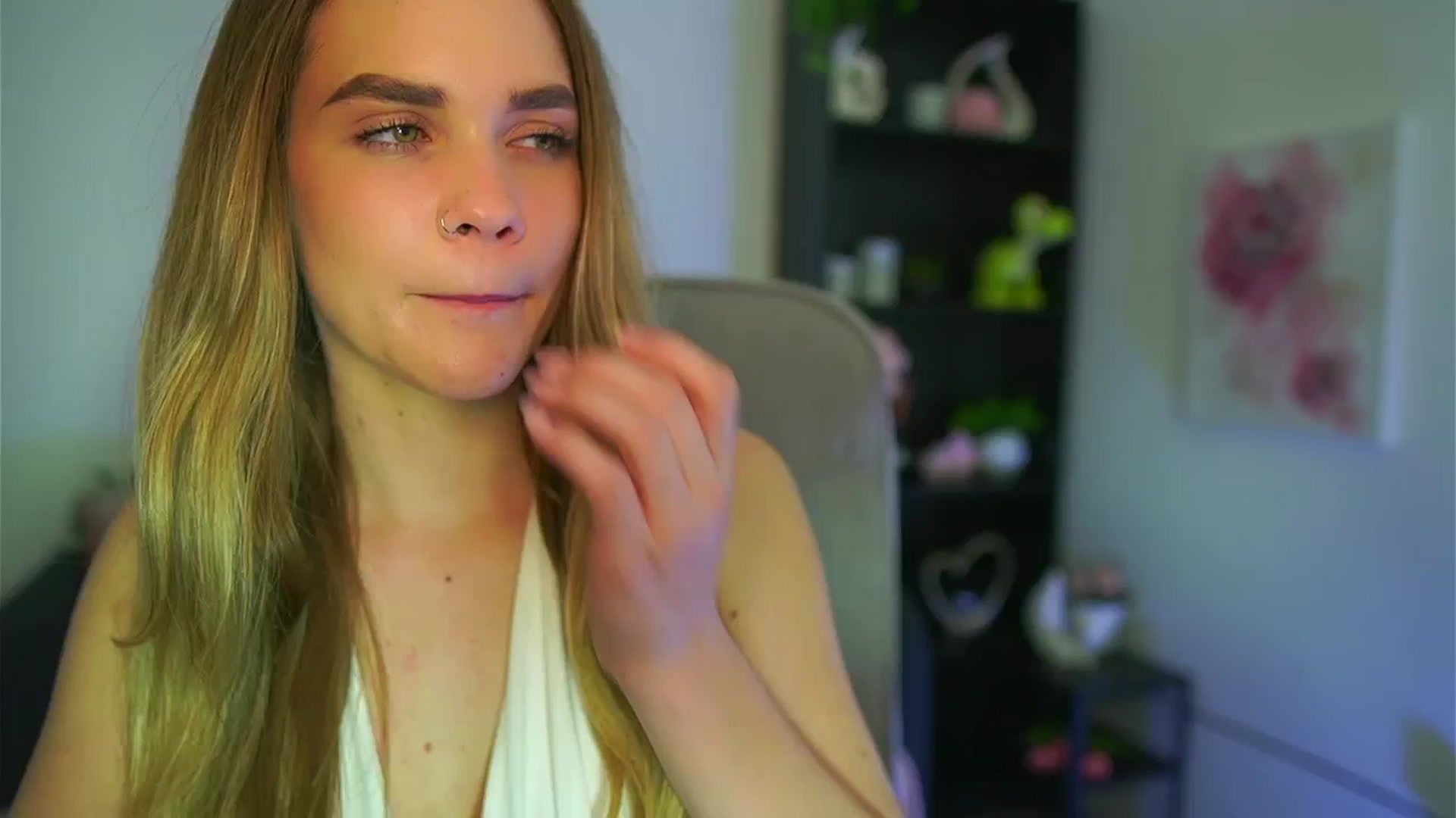 Gallery image thumbnail from Skyla_Novea_'s myfreecams stream on, 05/13/2024, 21:13 image 3 of 20