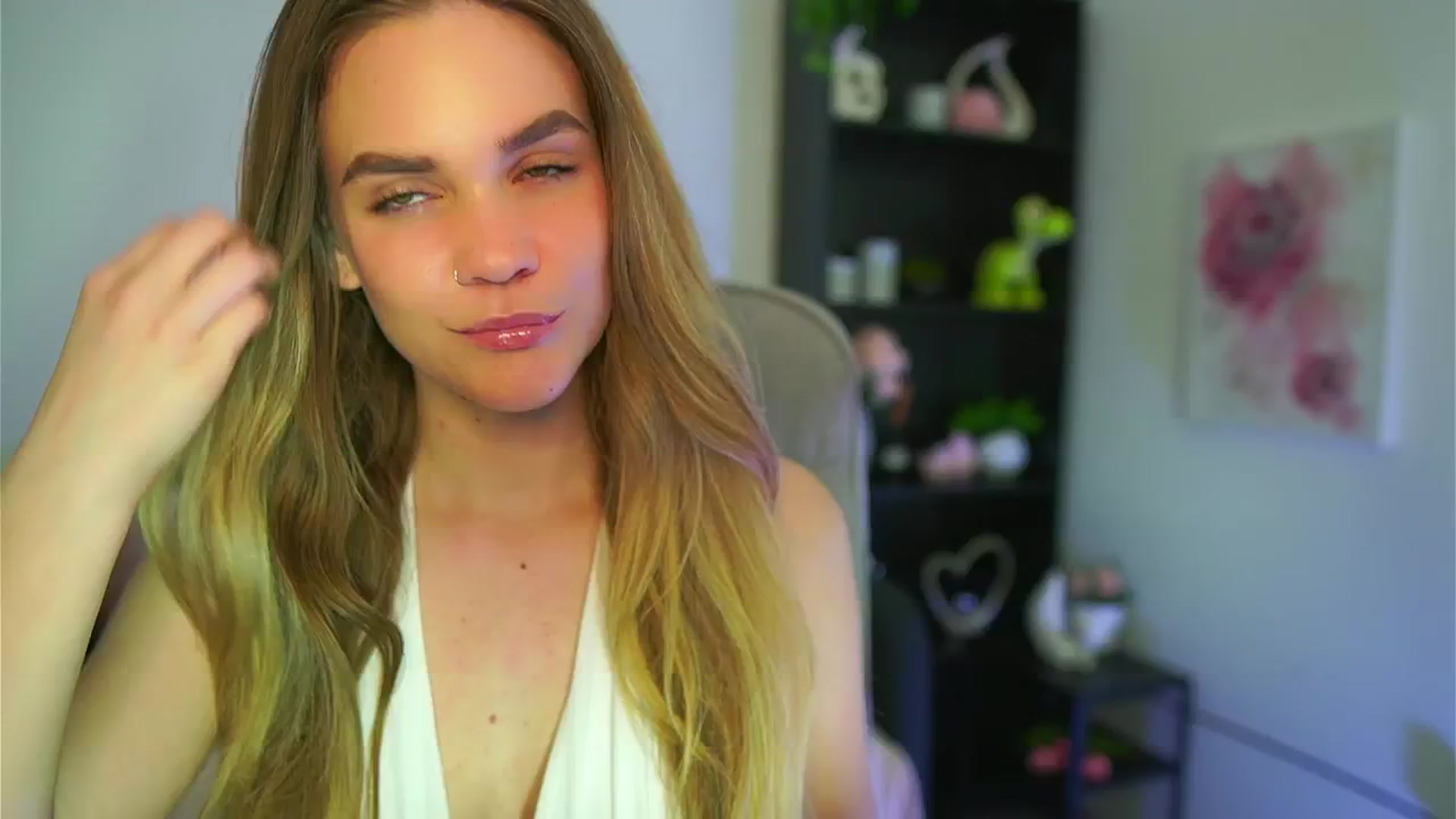 Gallery image thumbnail from Skyla_Novea_'s myfreecams stream on, 05/13/2024, 21:13 image 9 of 20