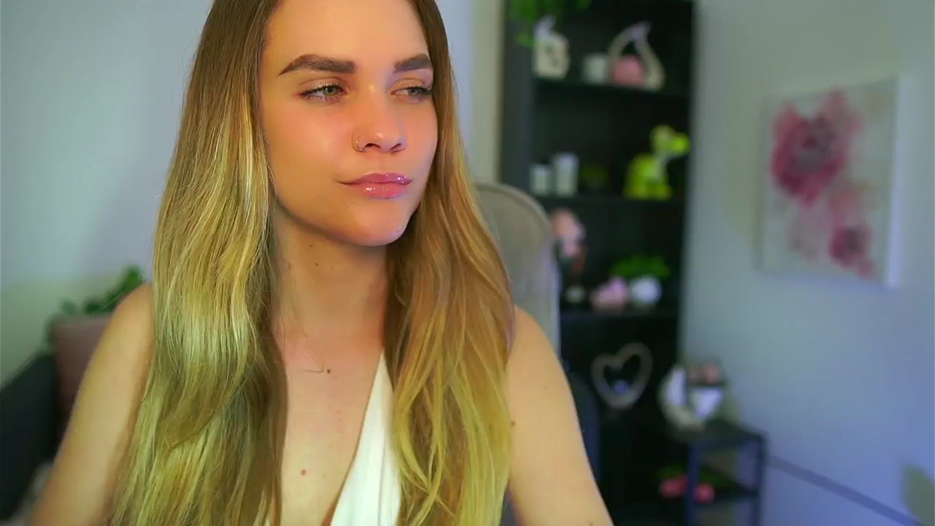 Gallery image thumbnail from Skyla_Novea_'s myfreecams stream on, 05/13/2024, 21:13 image 14 of 20