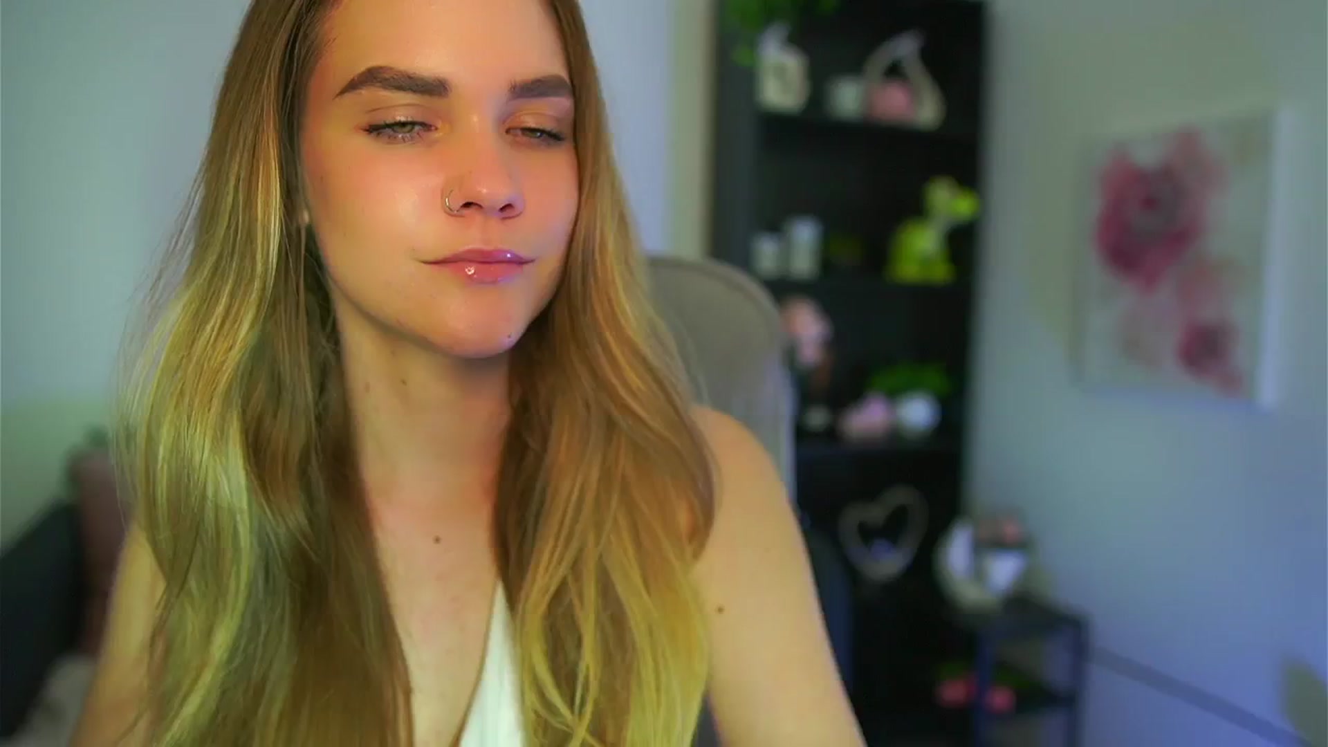 Gallery image thumbnail from Skyla_Novea_'s myfreecams stream on, 05/13/2024, 21:13 image 12 of 20